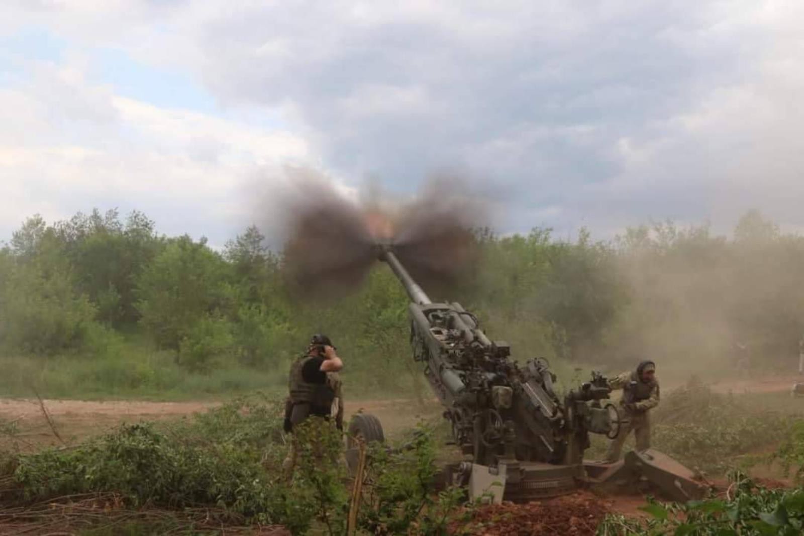 “Może radykalnie zmienić pole bitwy”. Ukraina zwleka z użyciem kontrowersyjnej amunicji