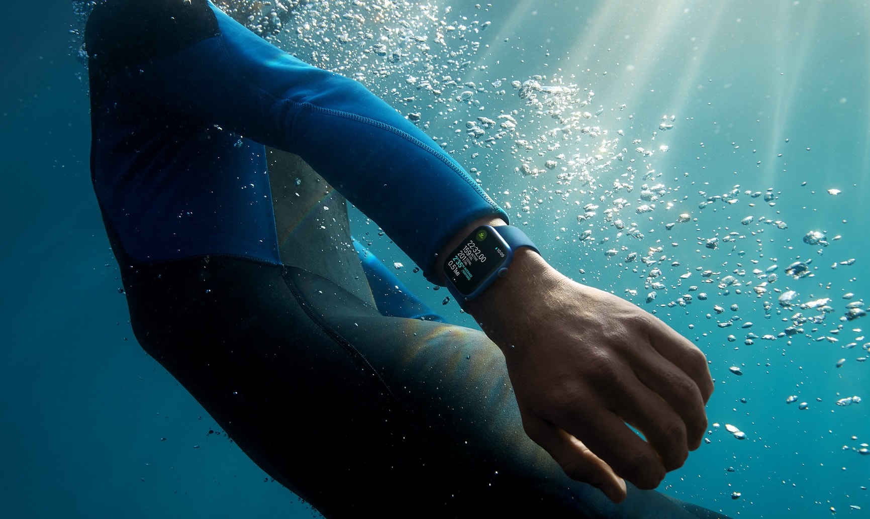 Apple reklamuje Watch Series 7 poddając testom jego wytrzymałość