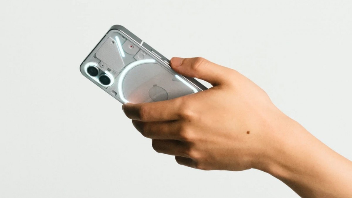 Koniec przecieków i spekulacji. Nothing Phone (1) zadebiutował oficjalnie. Warto było tyle czekać?