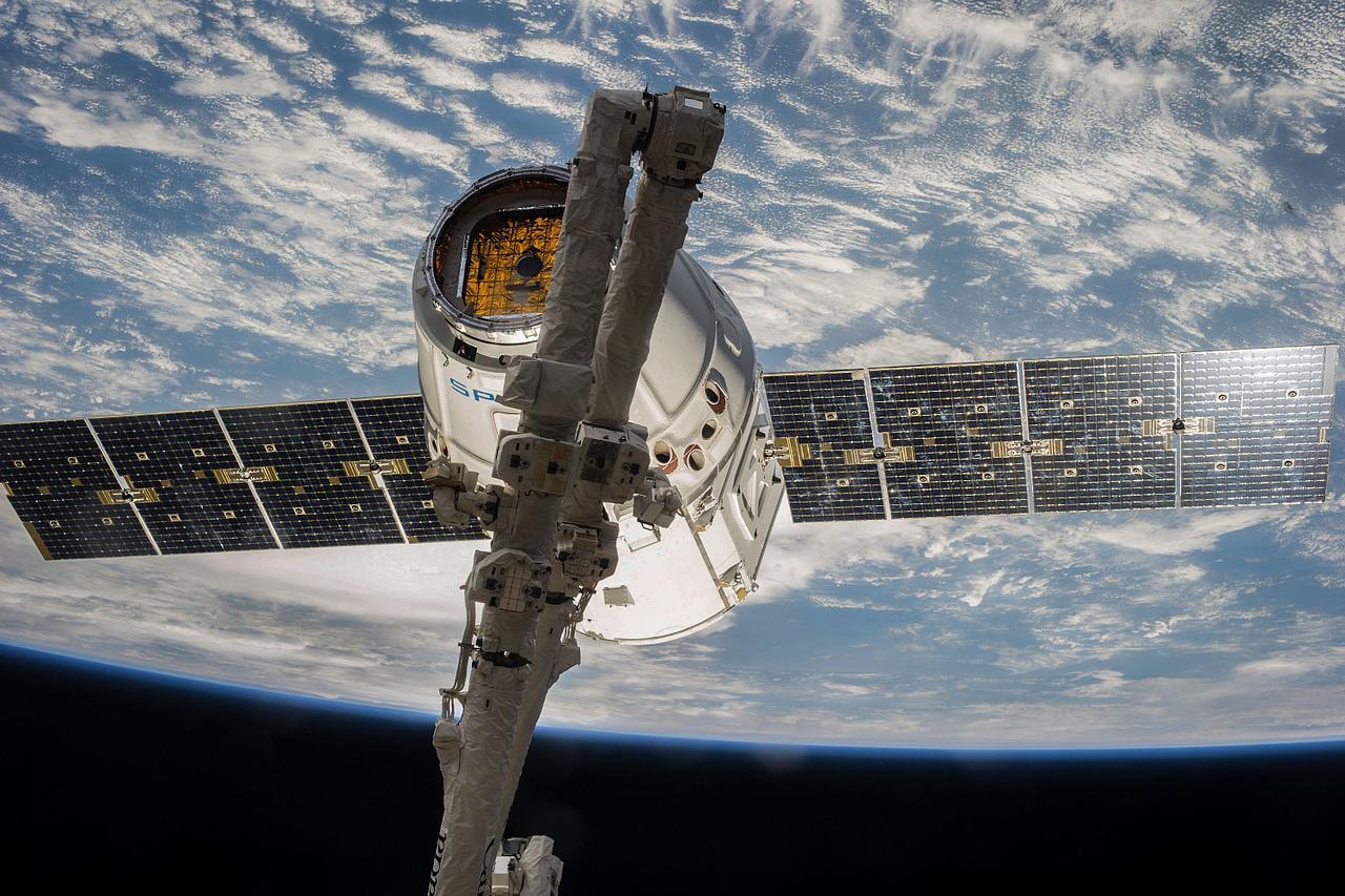 Satelita SpaceX, Telefony z łącznością satelitarną to przyszłość, Po Google i Apple potwierdził to Bullitt