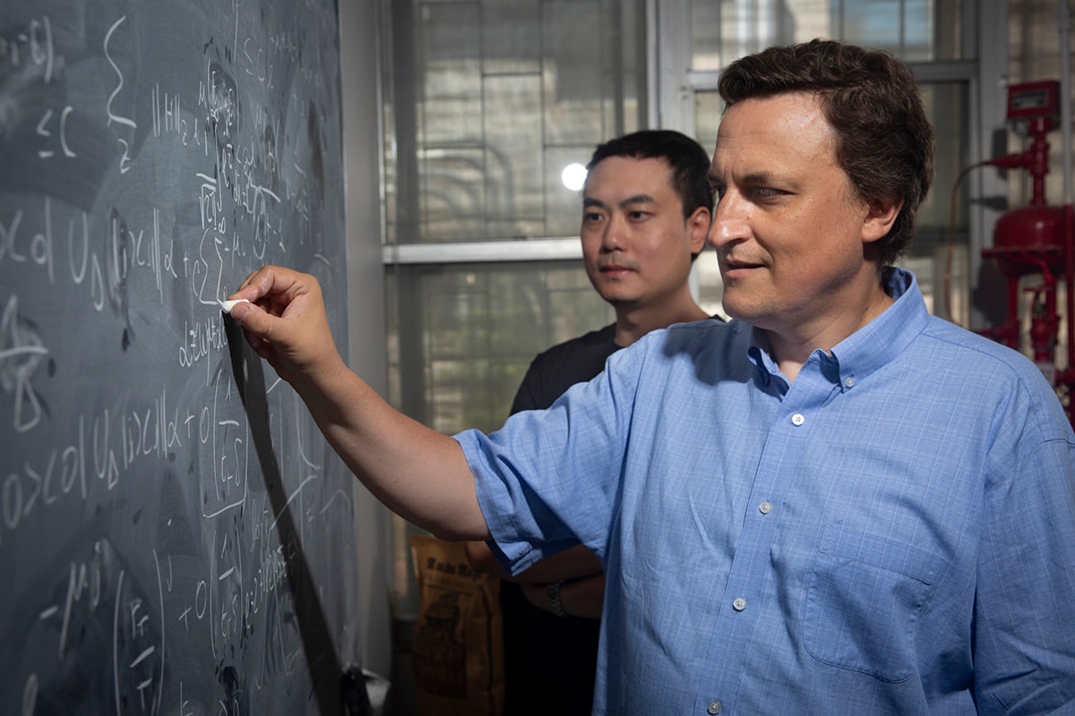 Dr Nikolai Sinitsyn po prawej
