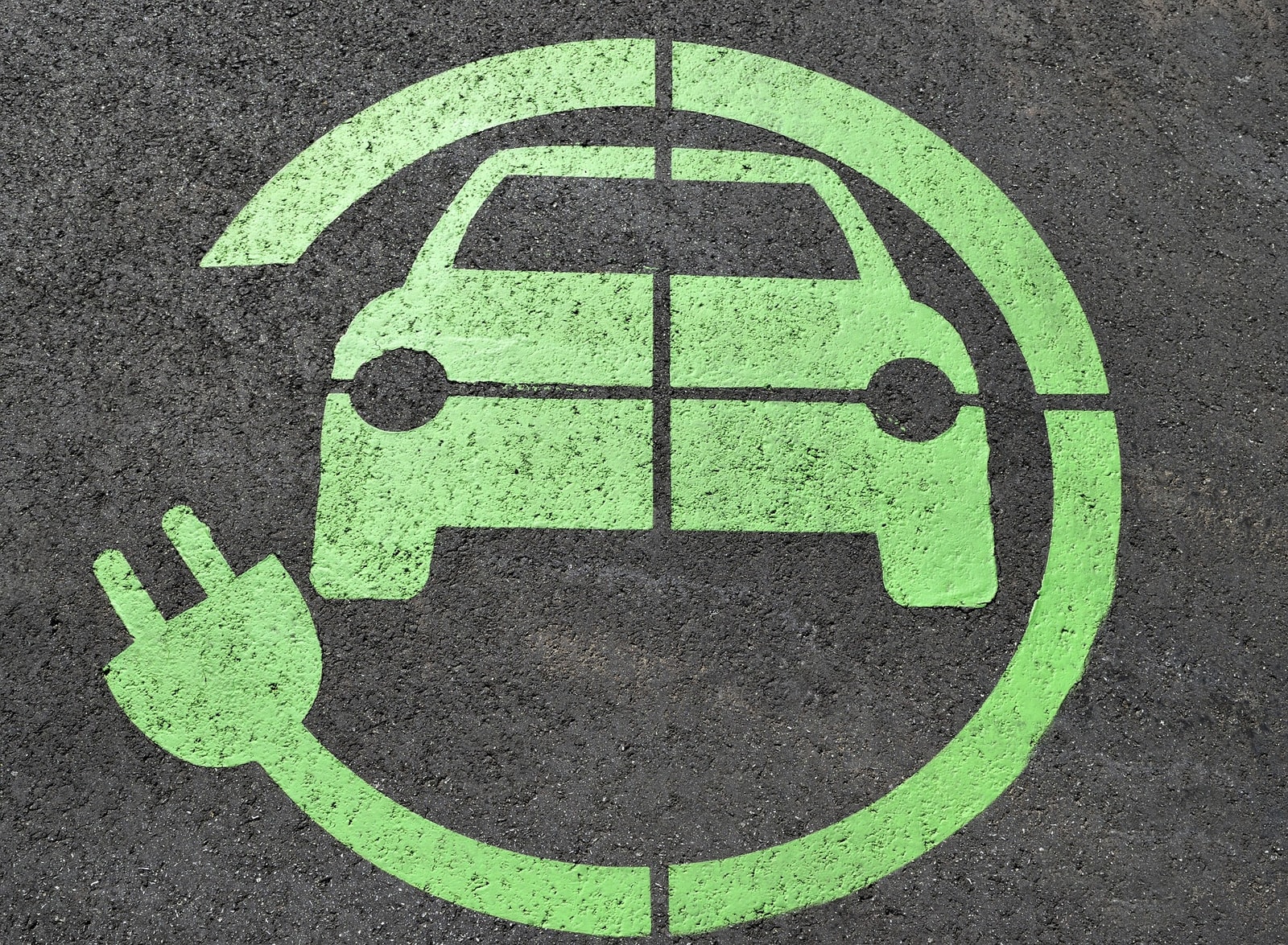 ładowanie auta elektrycznego