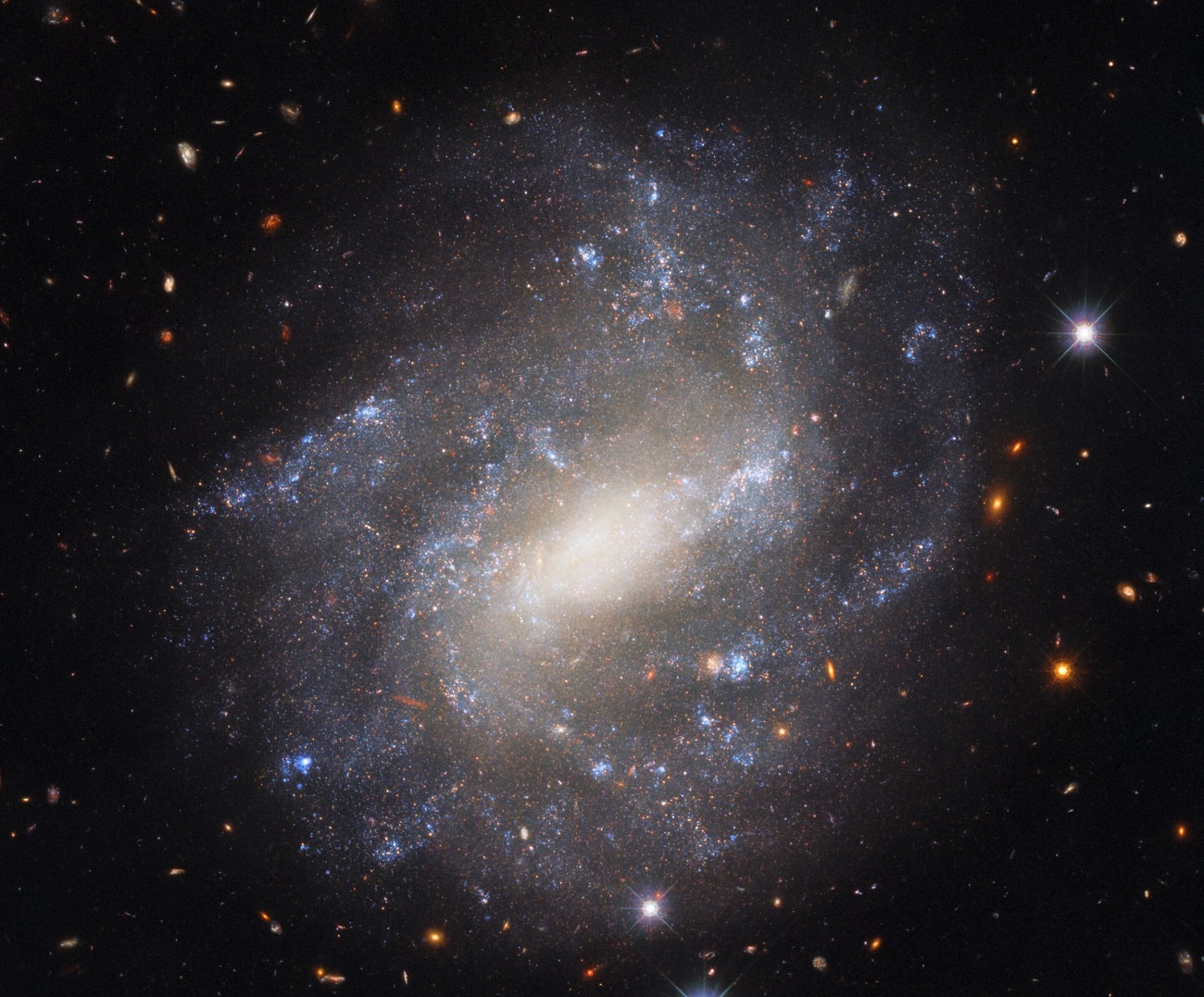 Jak zmierzyć rozmiary wszechświata? Astronomowie wykorzystują tę galaktykę