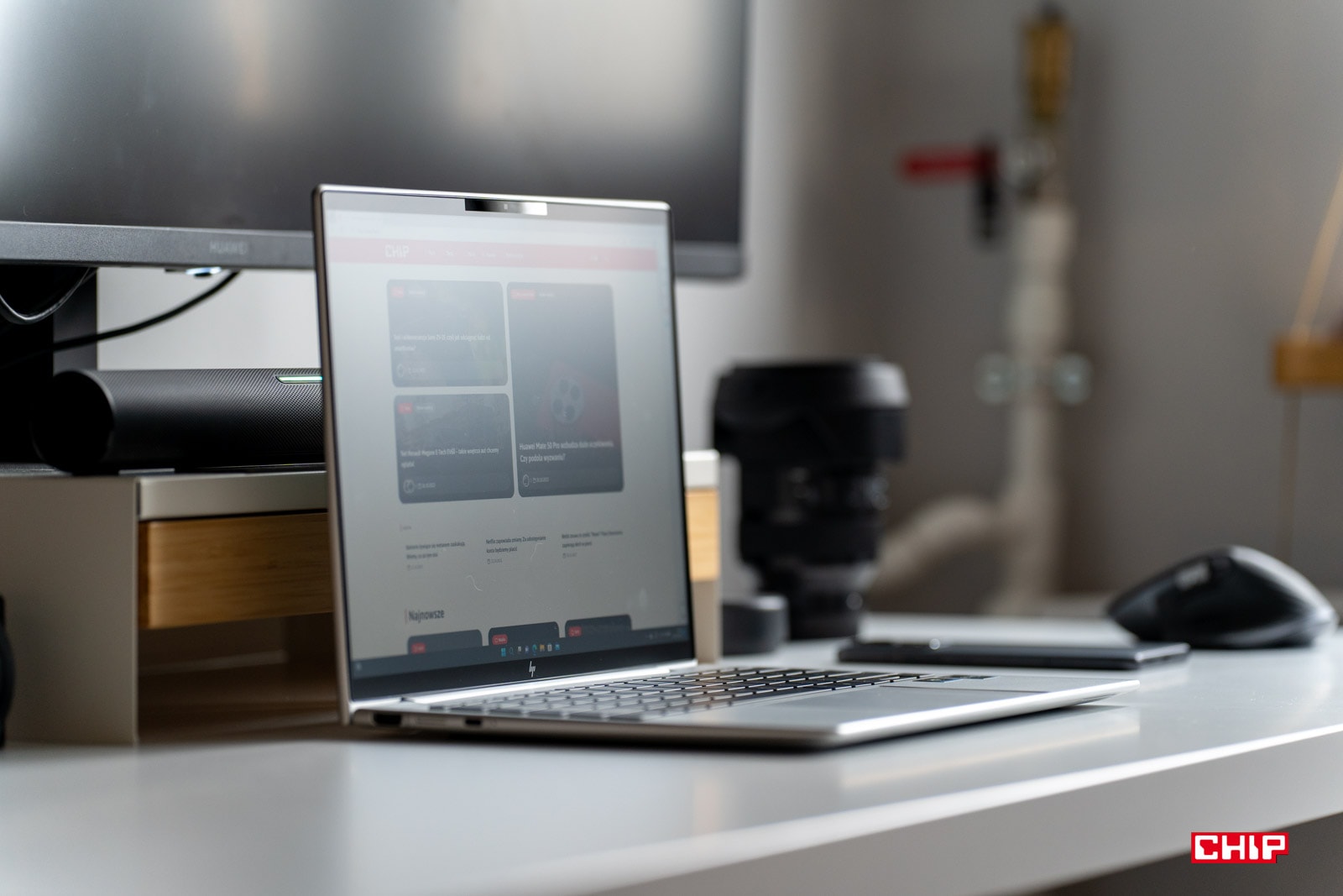 Pracujesz na laptopie? Pracodawca kupi Ci monitor, a nawet myszkę i klawiaturę