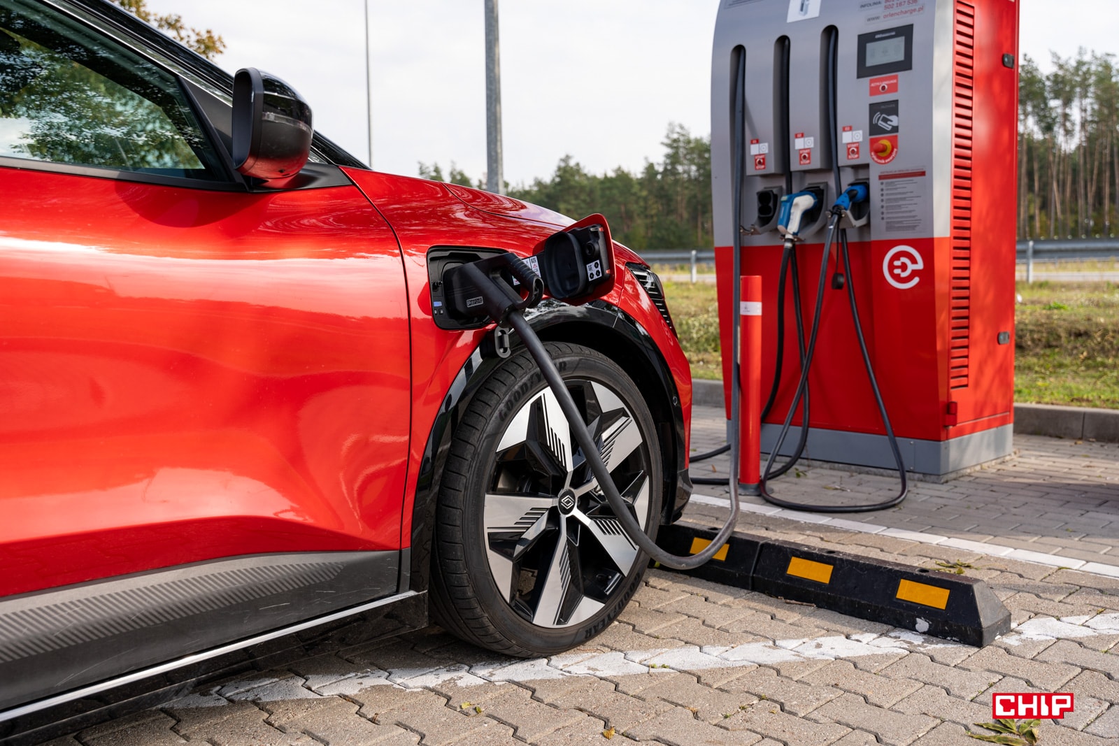 Infrastruktura do ładowania aut elektrycznych w Polsce ssie. Nie da się tego łagodniej określić