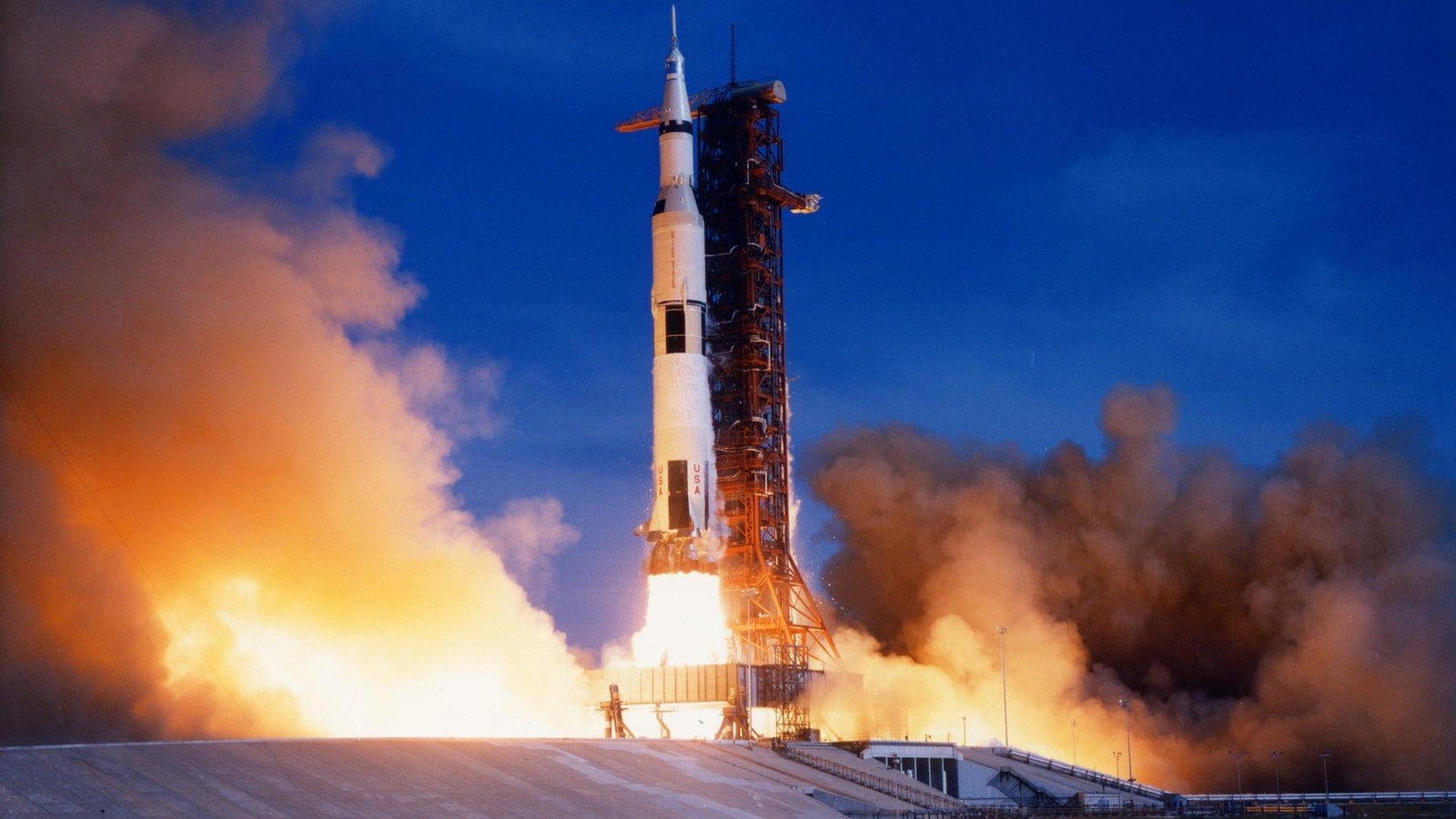 Start Apollo 11