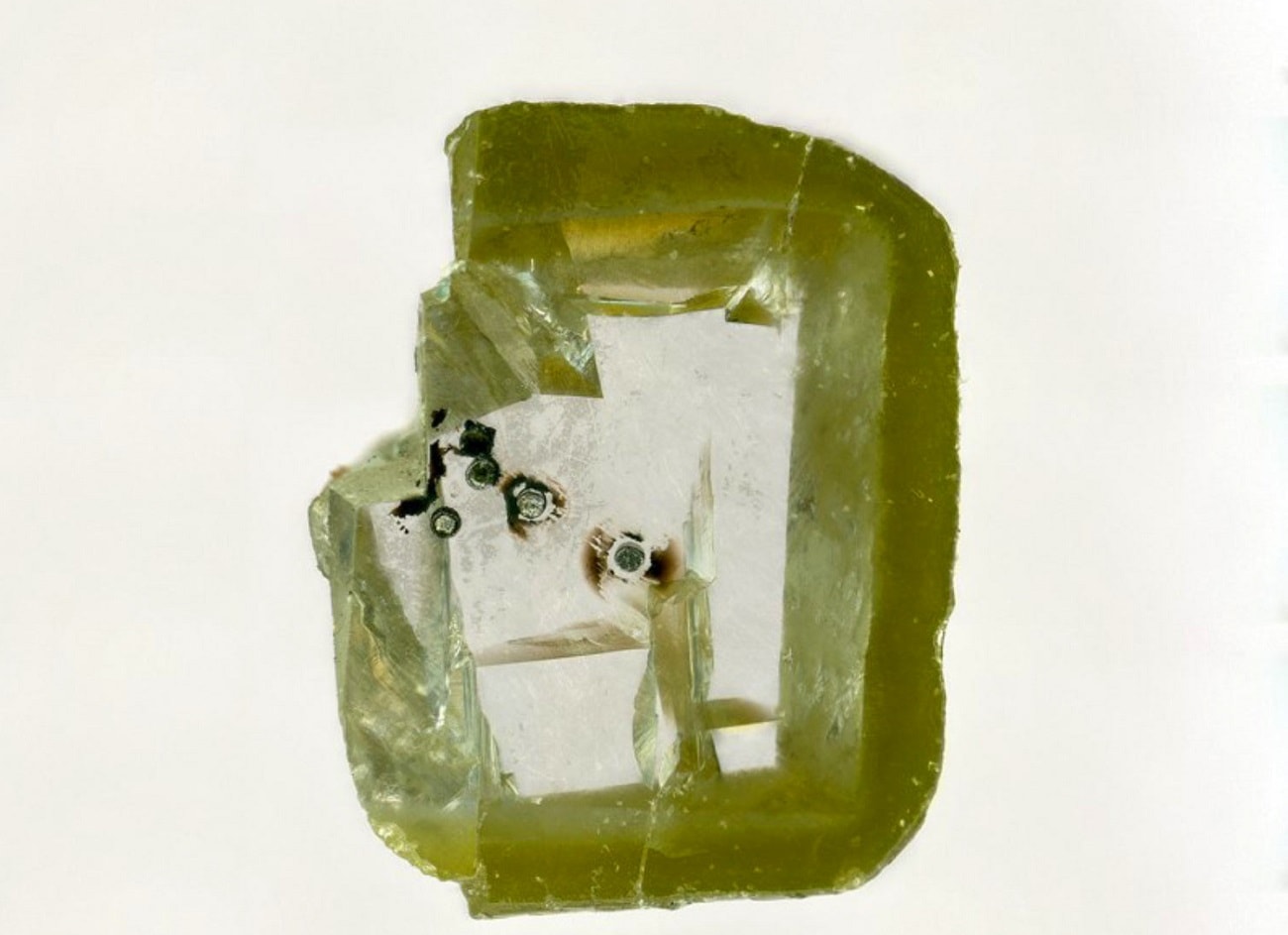 Minerał z płaszcza Ziemi. Jak udało się go odnaleźć?