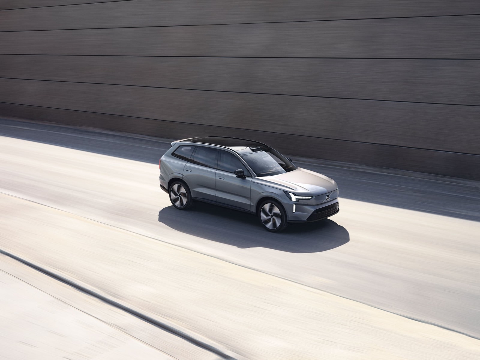 Volvo EX90
