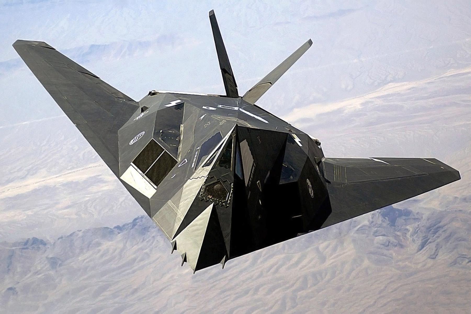Pierwszy samolot stealth F-117 Nighthawk 
