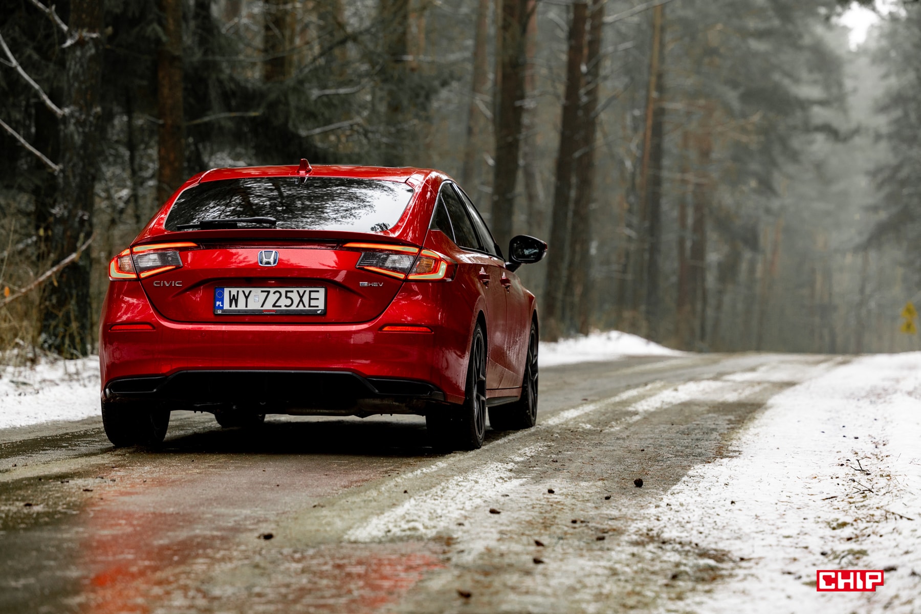 Test Honda Civic e:HEV. Auto, które nie chce spalać benzyny