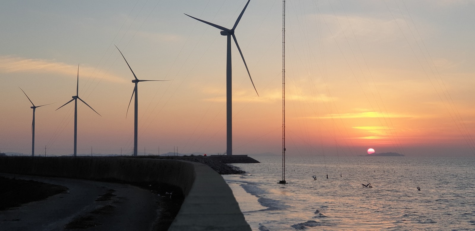 Jest wyższa niż Pałac Kultury. W Chinach powstała największa turbina wiatrowa na świecie
