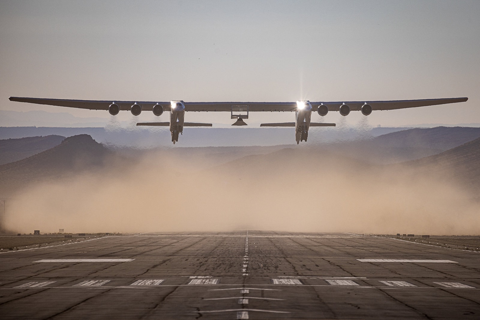 Roc firmy Stratolaunch / źródło: Stratolaunch.com, materiały prasowe
