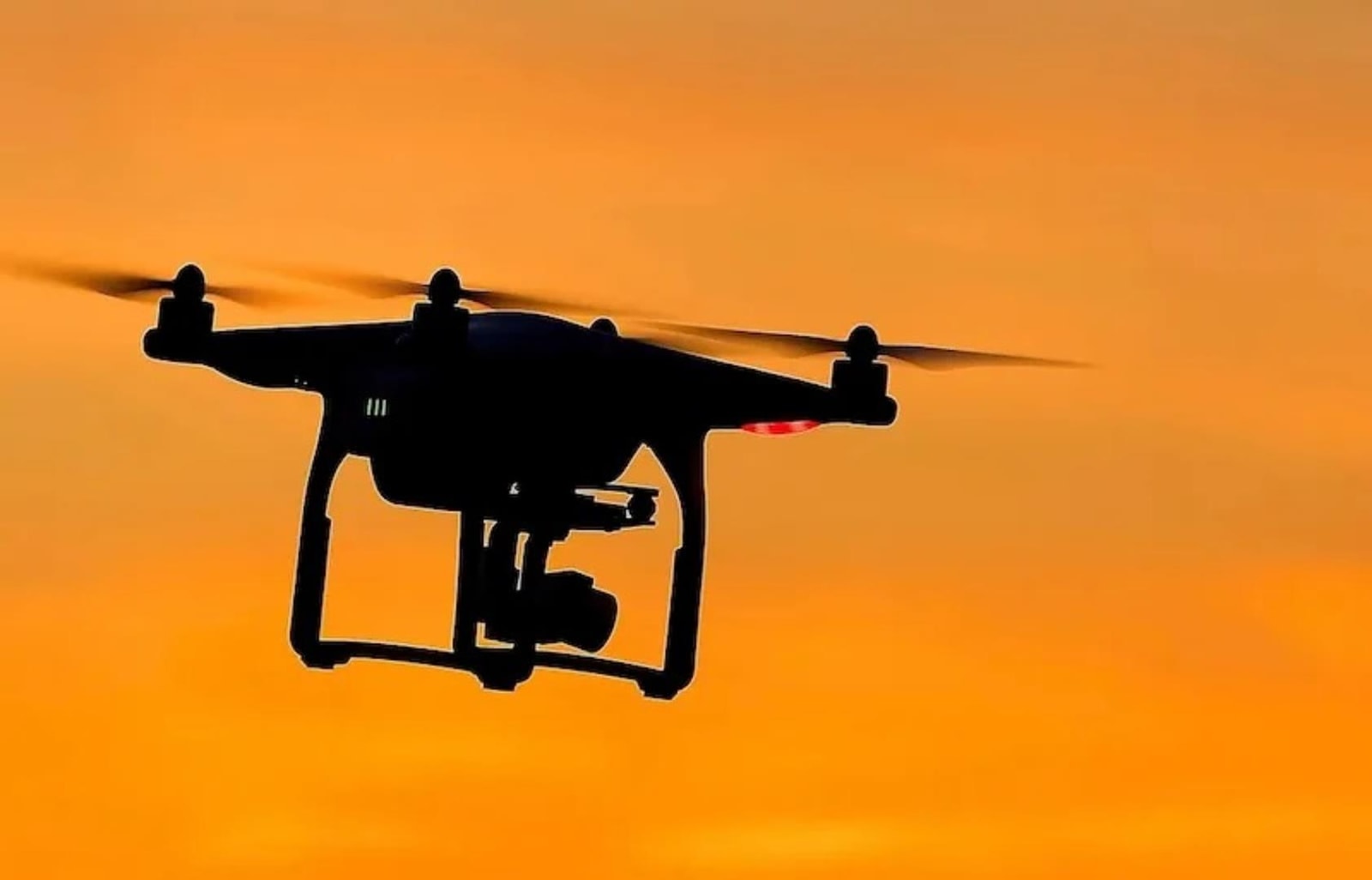 Ładowanie dronów laserami