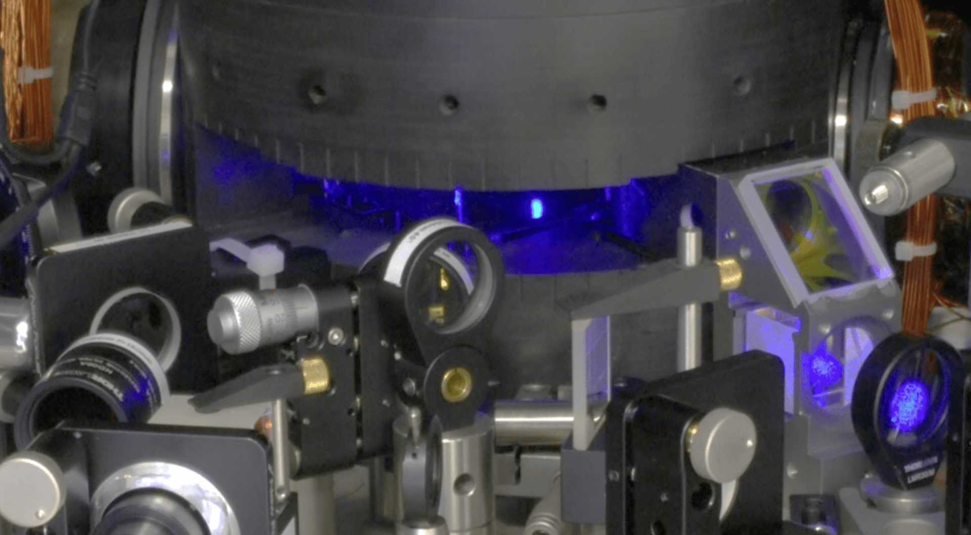 Zegary kwantowe są podstawą działania Internetu i nawigacji GPS /Fot. AQuRA
