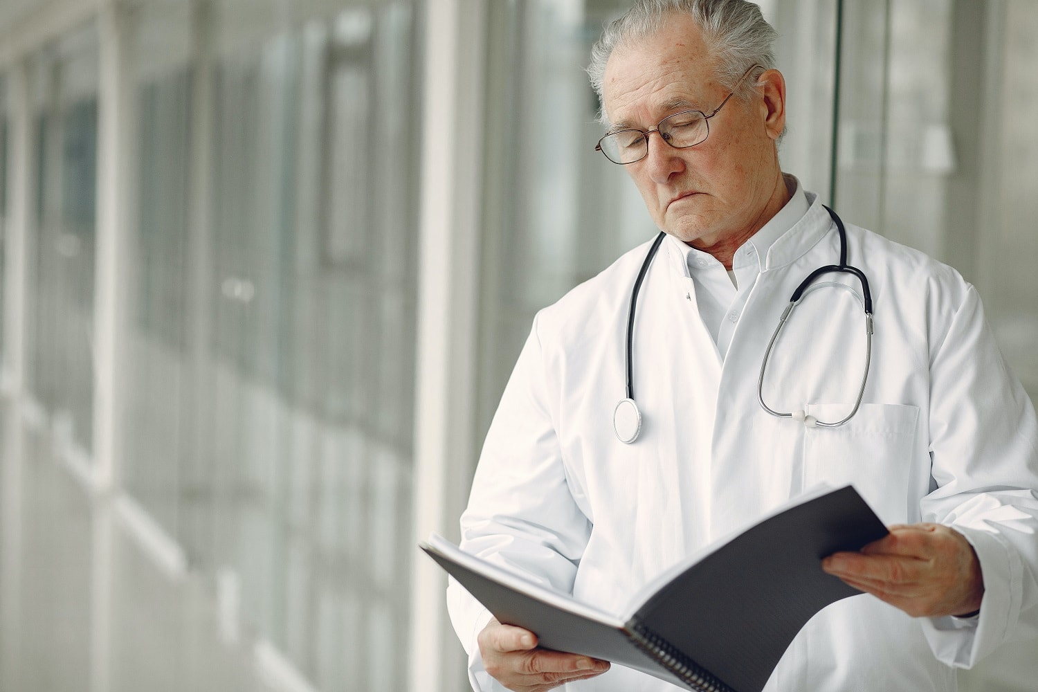 Zamiast lekarza, diagnozę wystawi komputer. Nowy model językowy powstał z myślą o medycynie