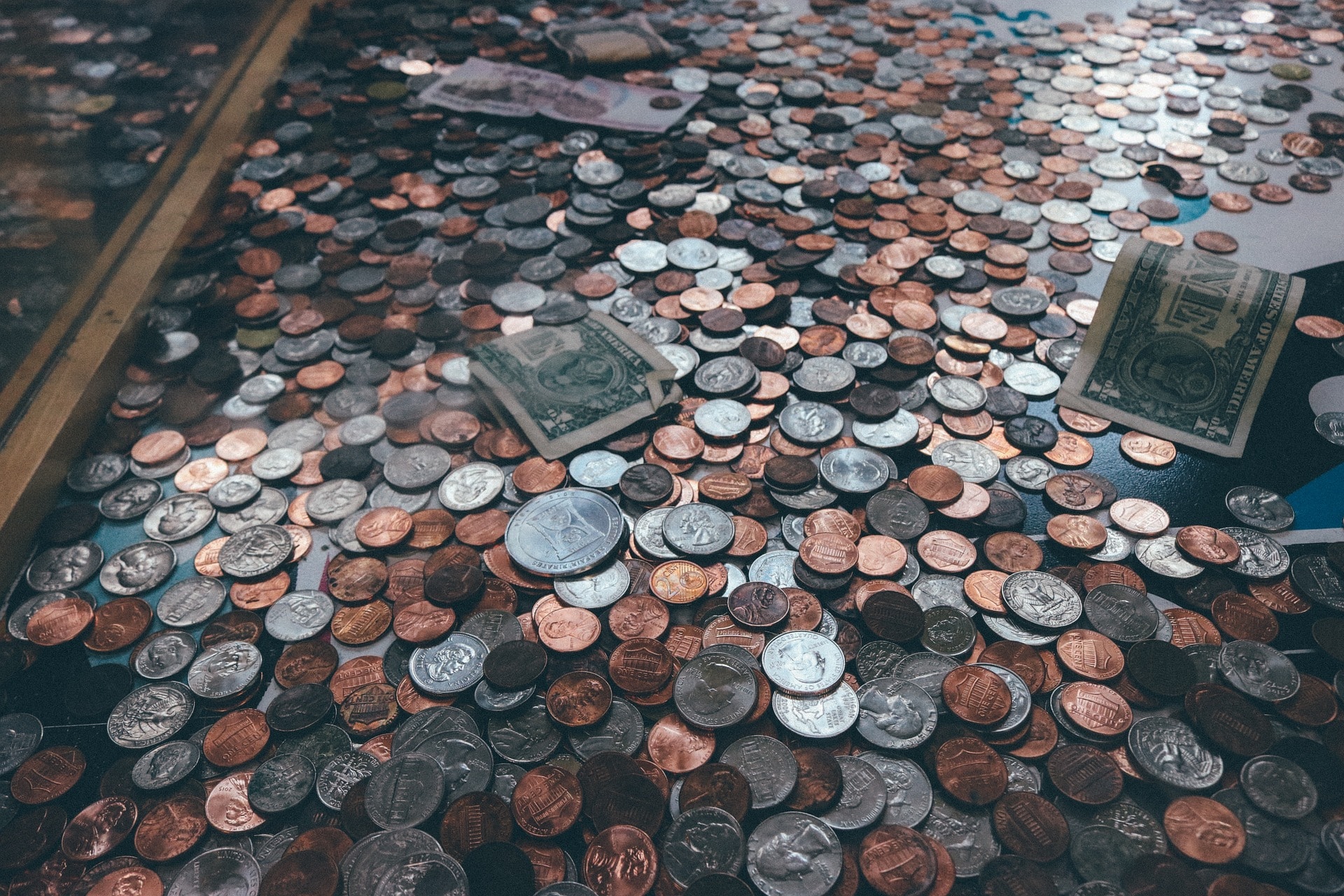 Czy e-pieniądze to najłatwiejszy sposób płacenia za gry bez konta bankowego?