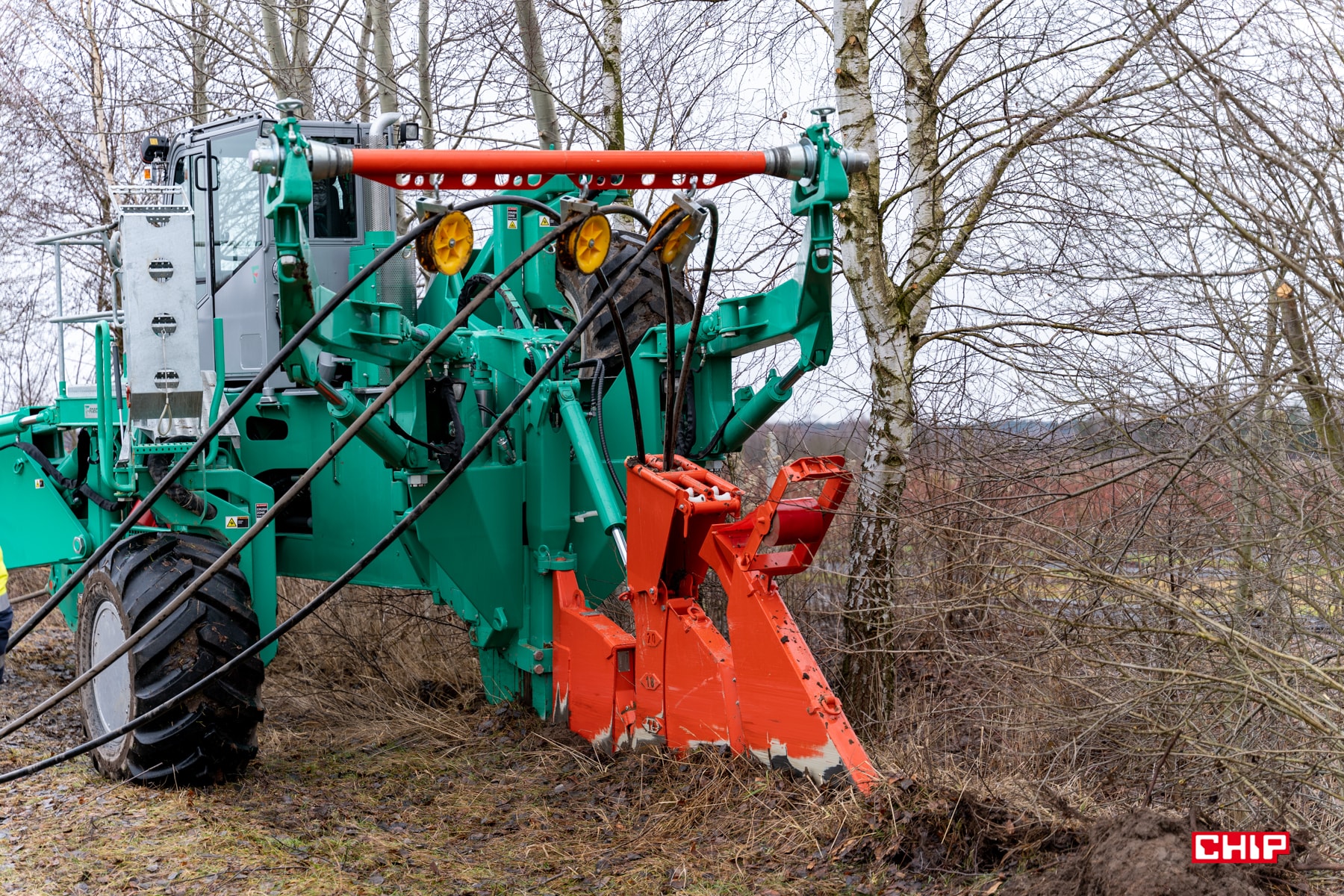 PGE Dystrybucja zatrudnia transformersa. Tak kładzie się kable w 2023 roku