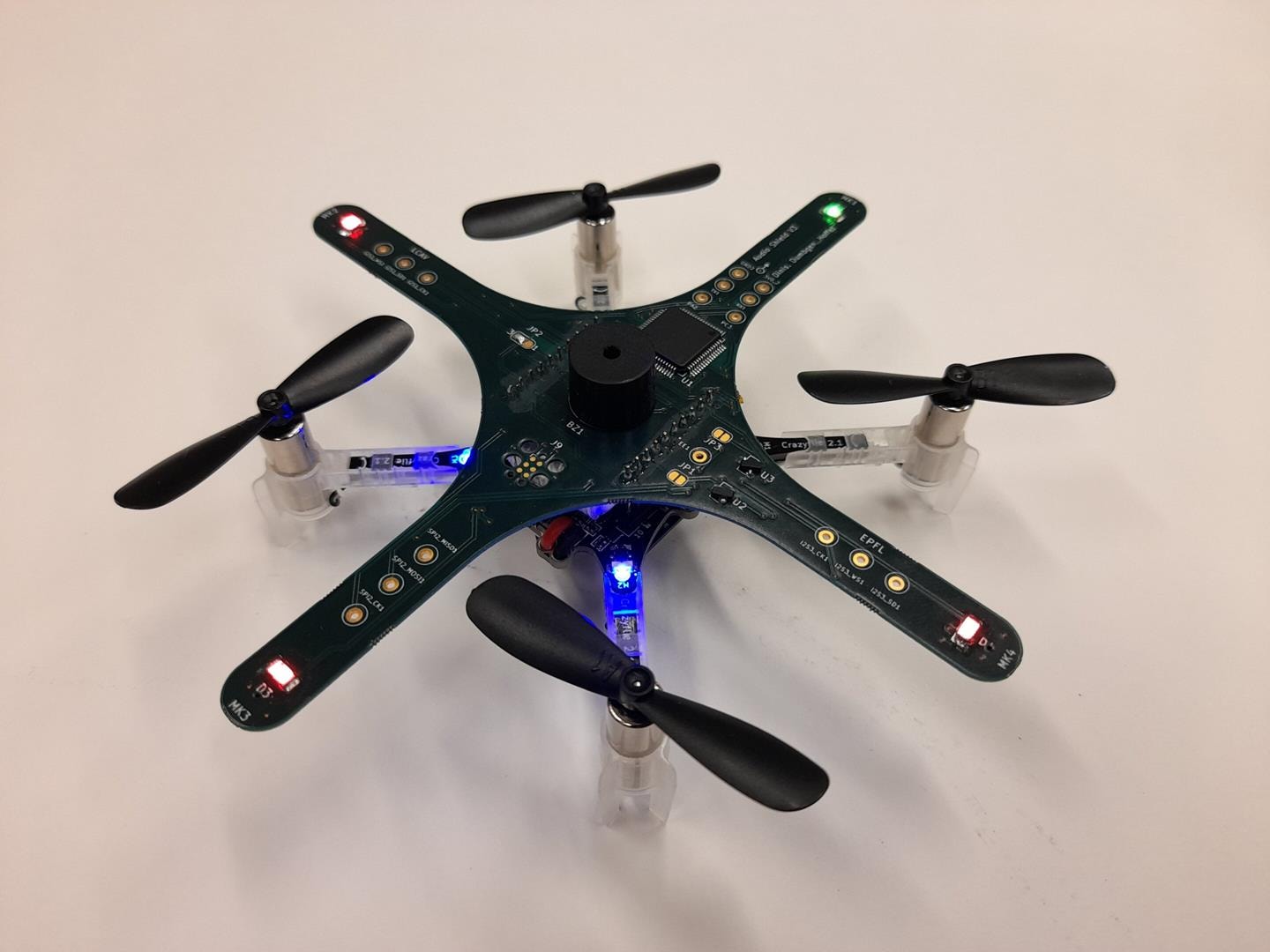 Drony z systemem echolokacji