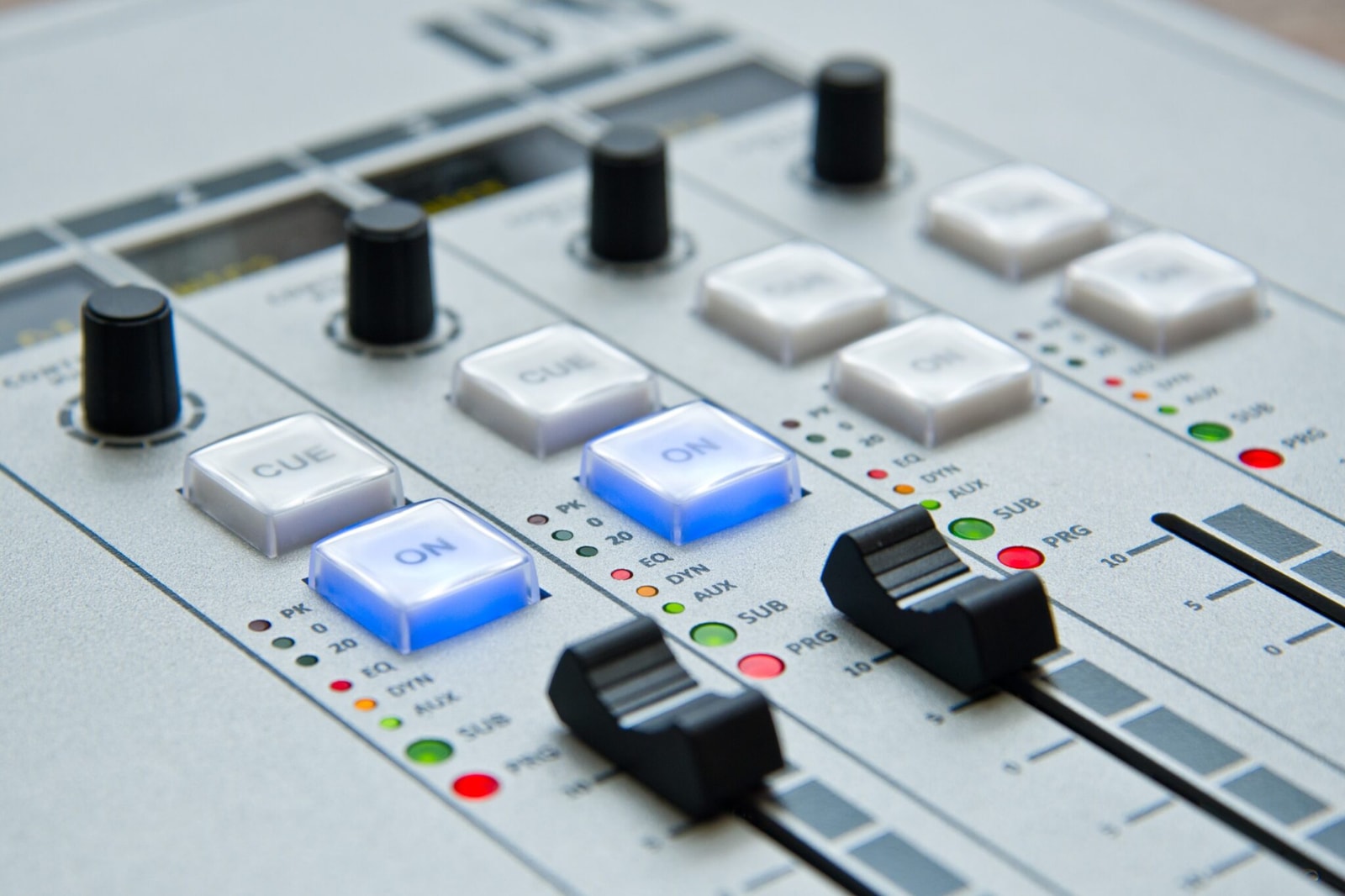 Jest XXI wiek, a radio nie chce umrzeć. Dzięki TuneIn Explorer słucham muzyki z antypodów