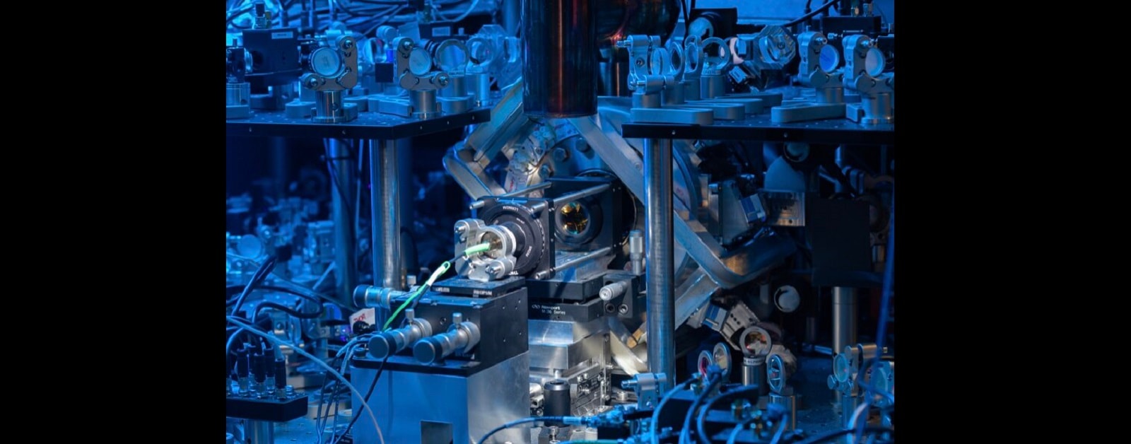 Przechowują informacje w niedostępny wcześniej sposób. Pamięć kwantowa znowu zachwyca