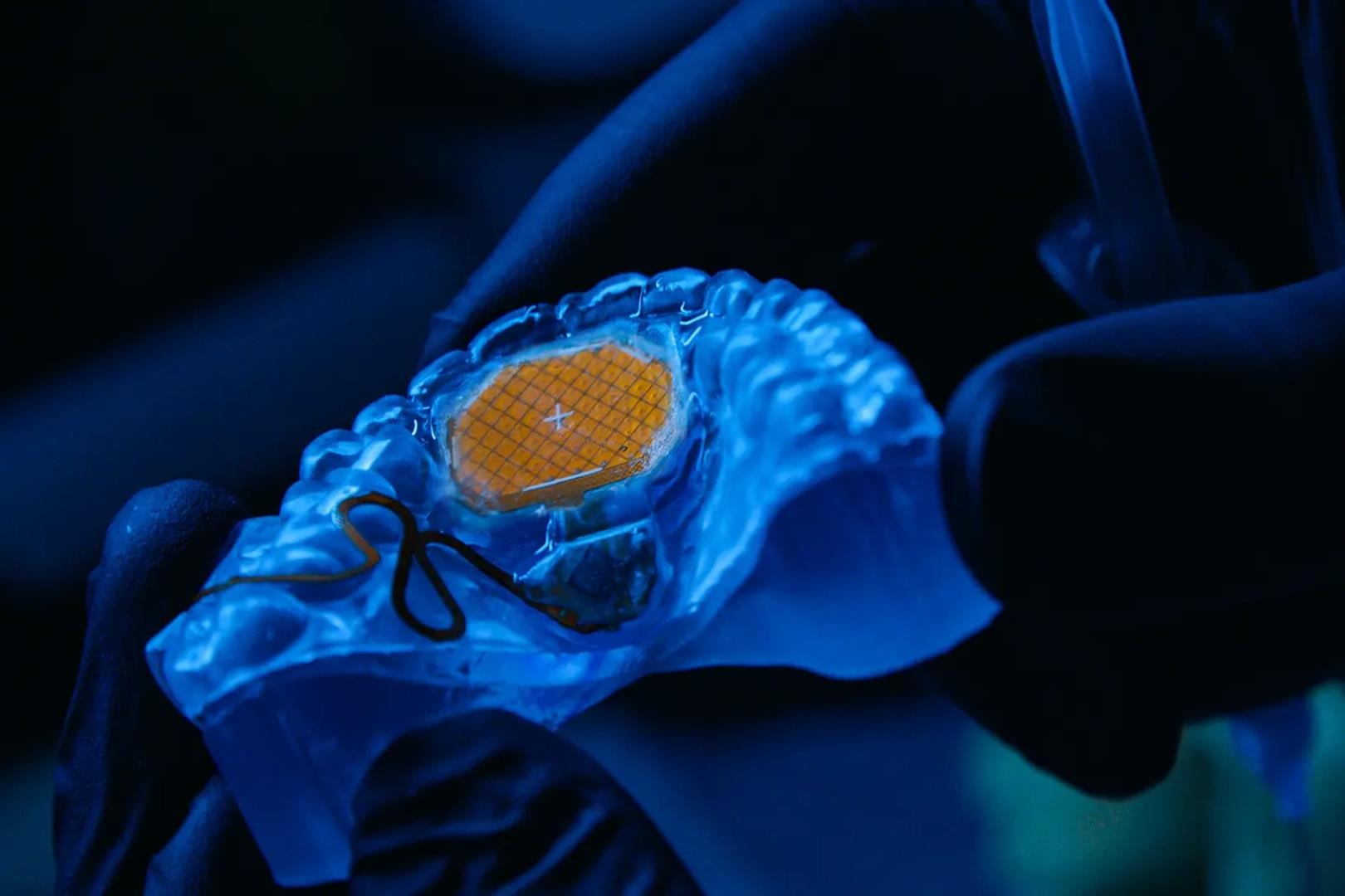 Obsługa komputera językiem jest możliwa. Nowy gadżet zamieni Twoje usta w mysz komputerową