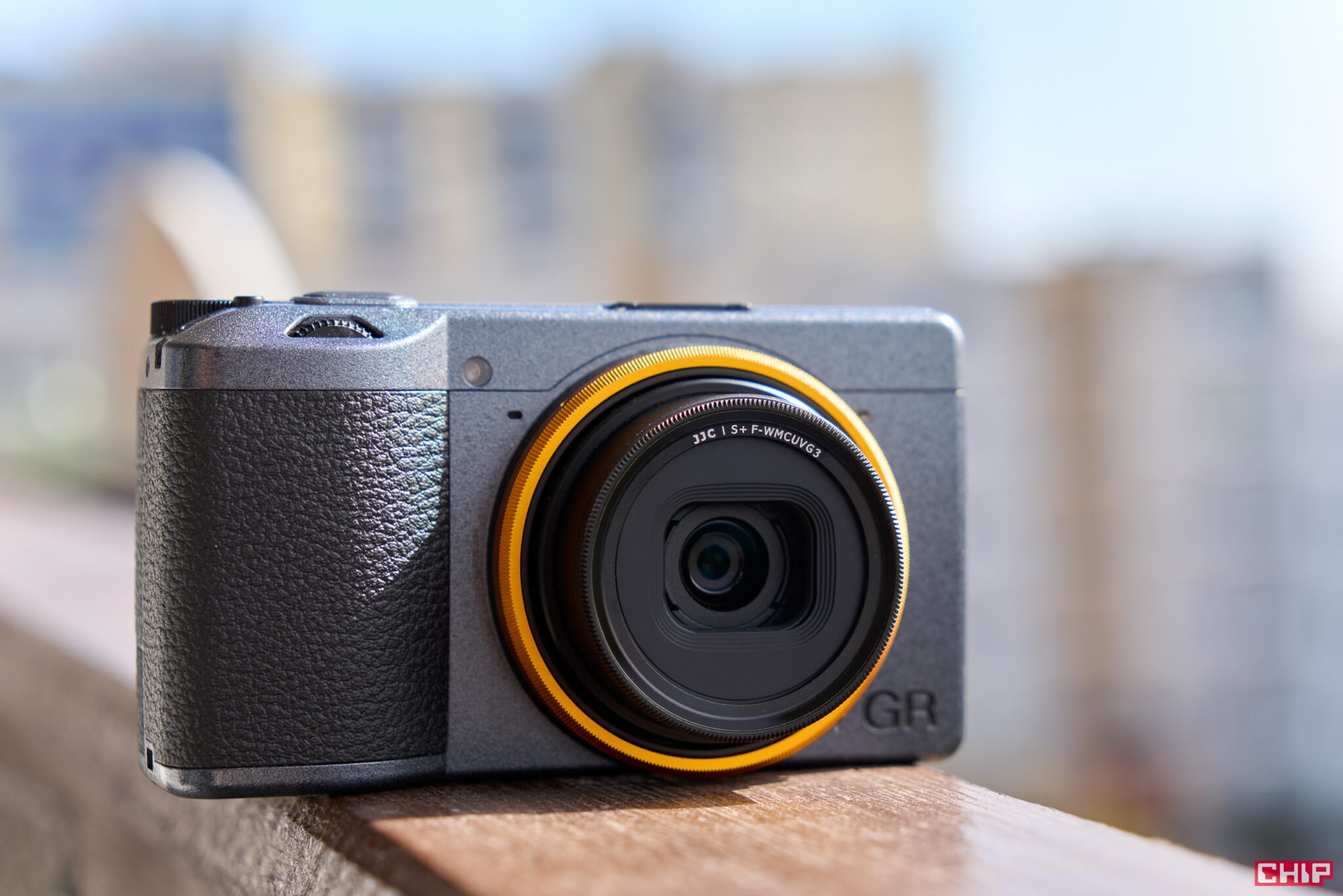 Samsung Galaxy S23+ vs Ricoh GR III Street Edition – fotograficzny pojedynek w samo południe