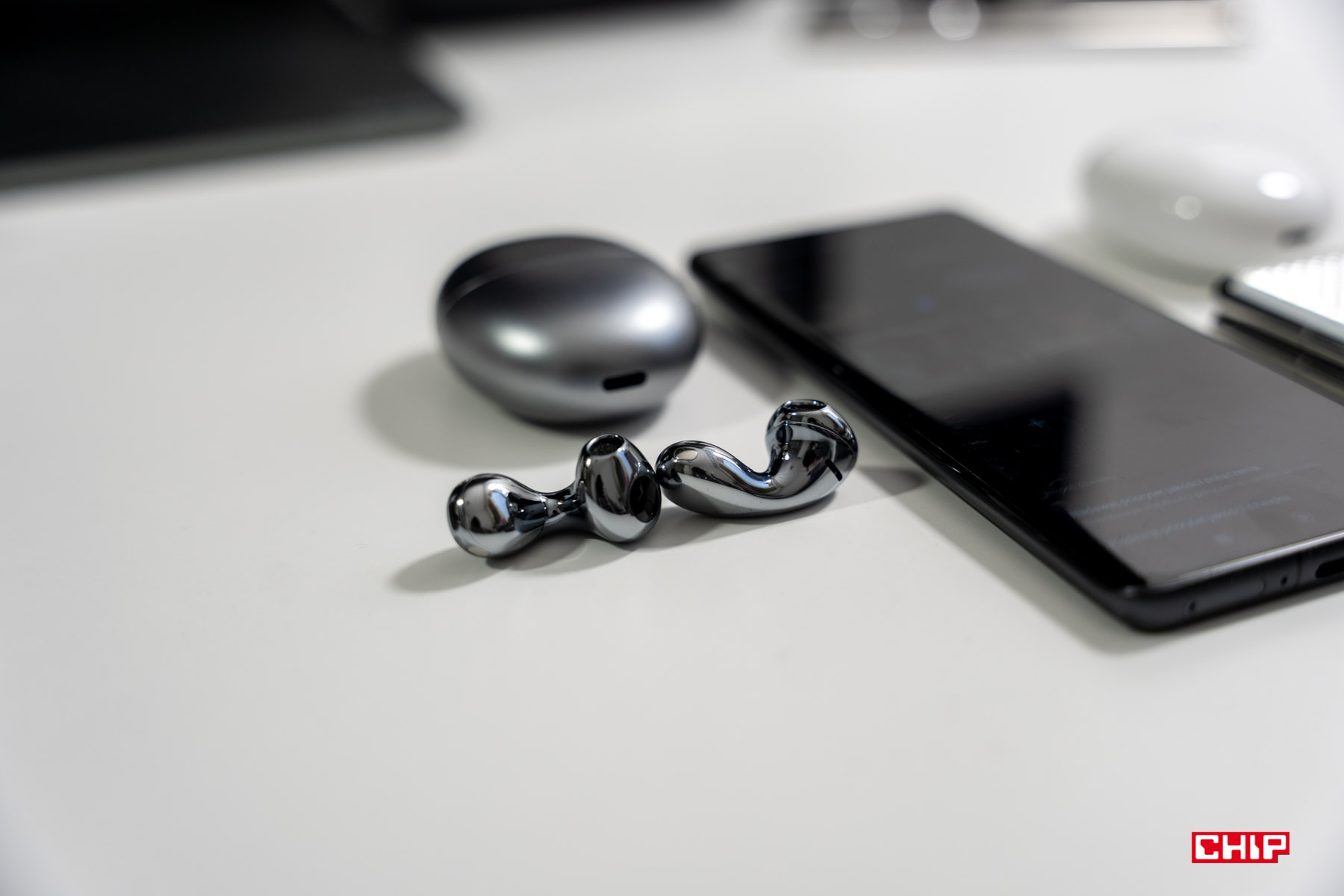 Krótki test Huawei FreeBuds 5. “Inny” nie zawsze znaczy “lepszy”