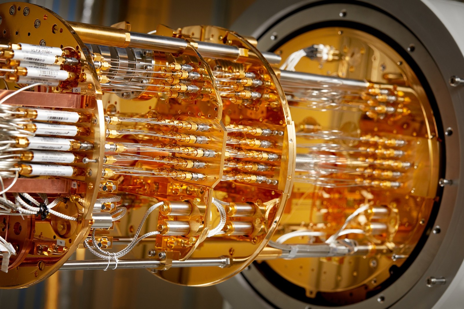IBM zbudował gigantyczny procesor kwantowy. Nie chce go używać w komputerze następnej generacji
