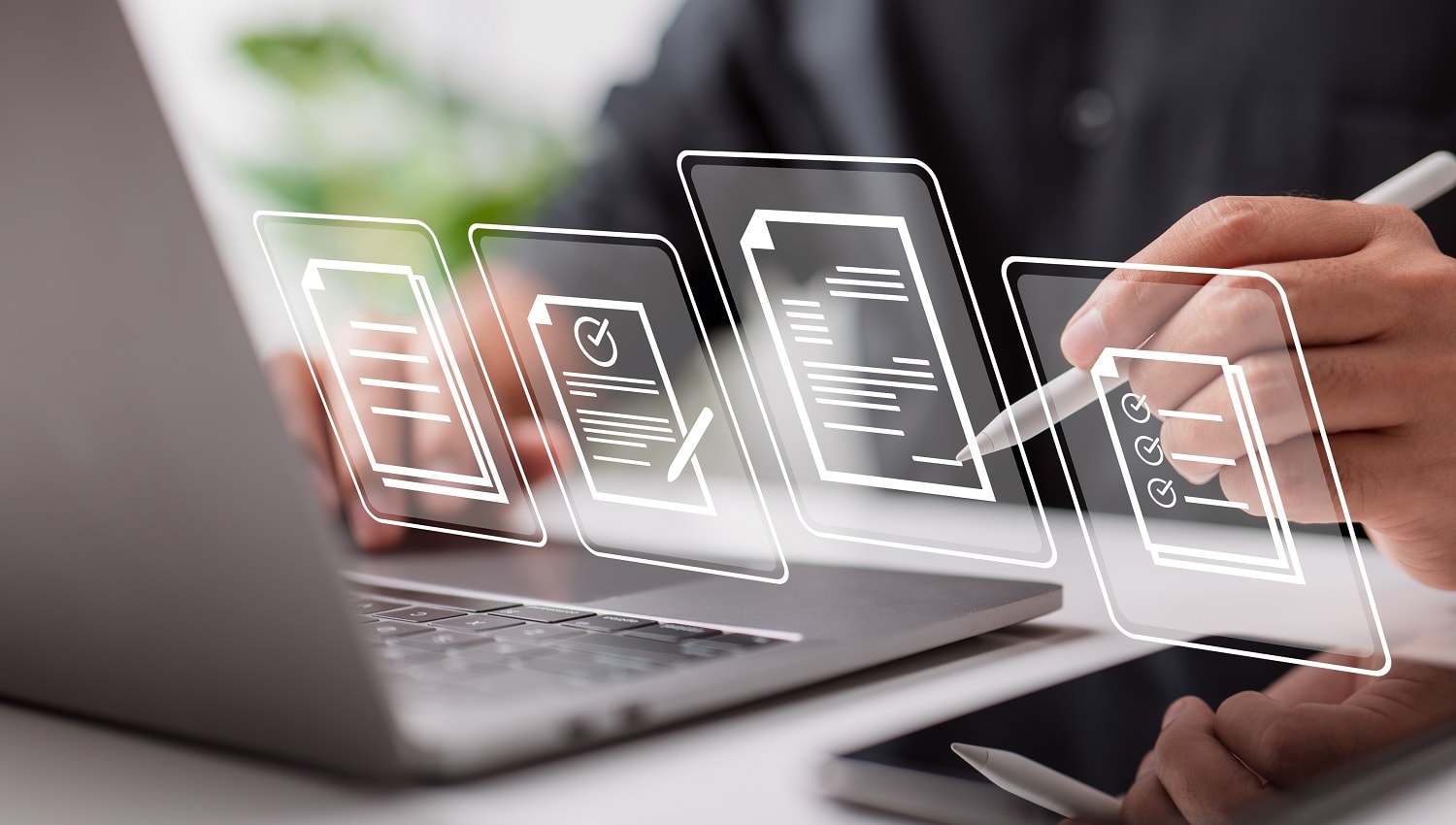 Podpis elektroniczny (kwalifikowany) pozwala na podpisywanie dokumentów elektronicznych i jest równoważny podpisowi odręcznemu. Poznaj jego najważniejsze cechy i zastosowania.
