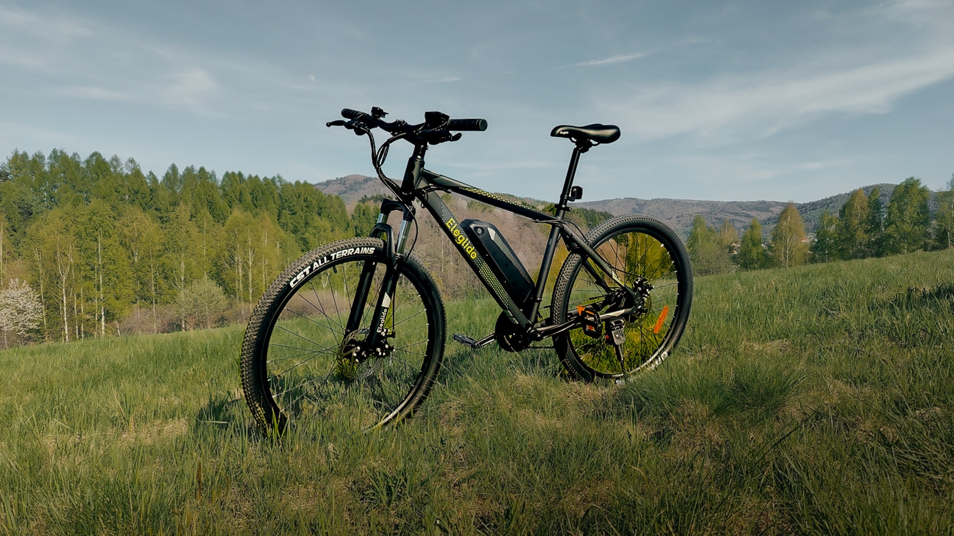 Test Eleglide M1 Plus. Czy tani górski rower elektryczny może się podobać?