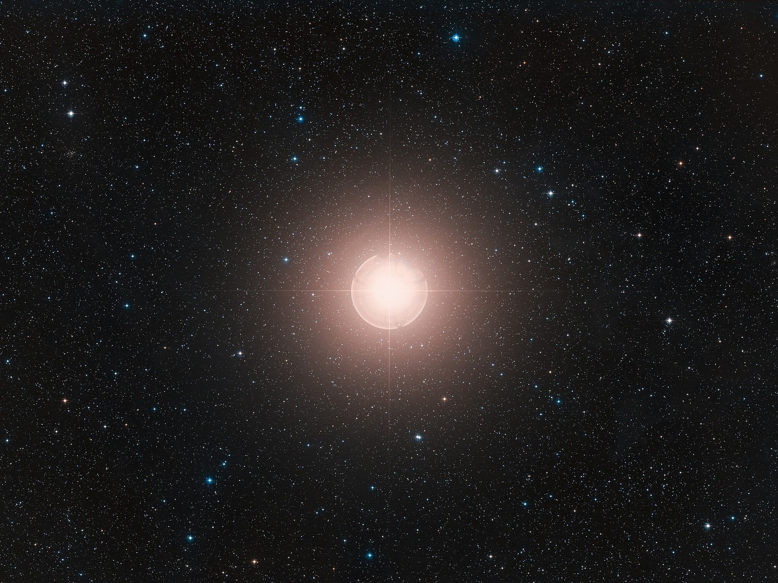 Betelgeza znowu dziwnie się zachowuje. To bliska Ziemi gwiazda, która wygląda tak, jakby miała eksplodować