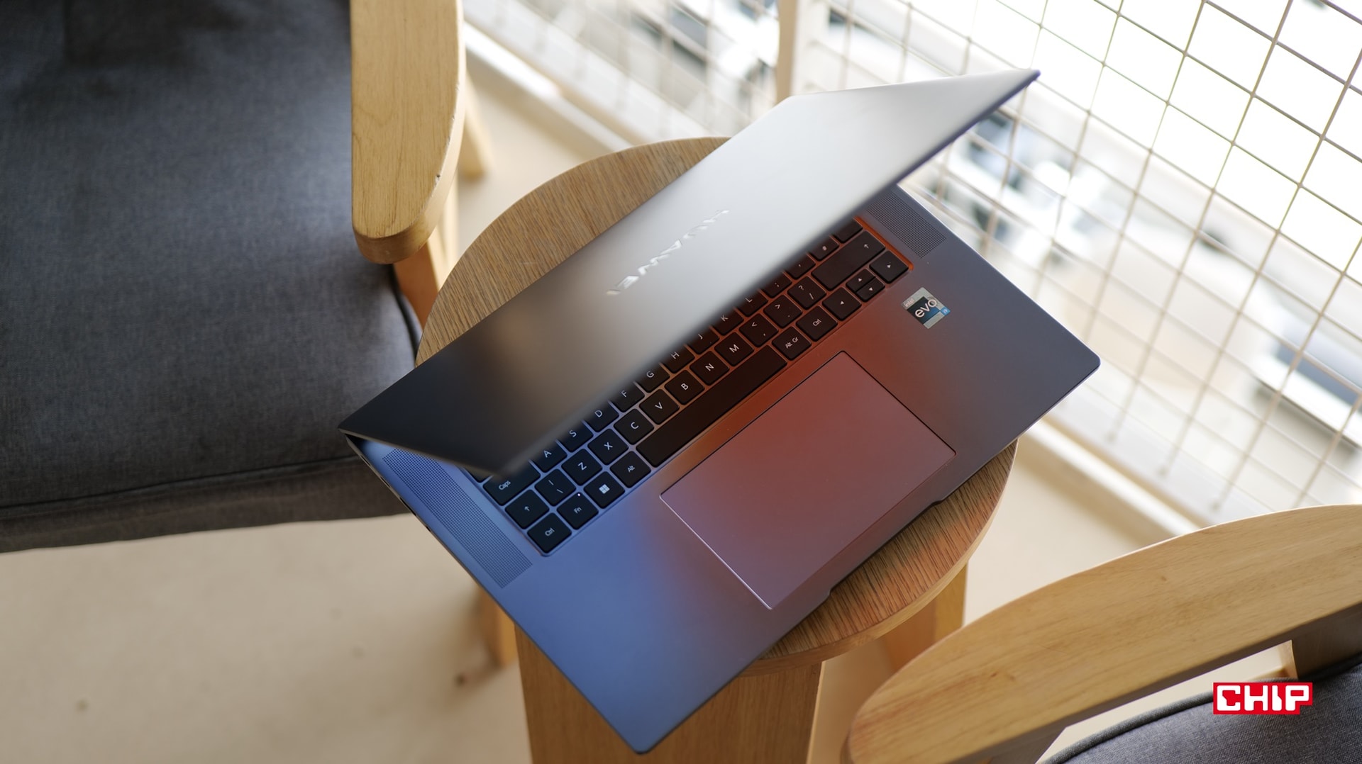 Huawei MateBook 16s z góry