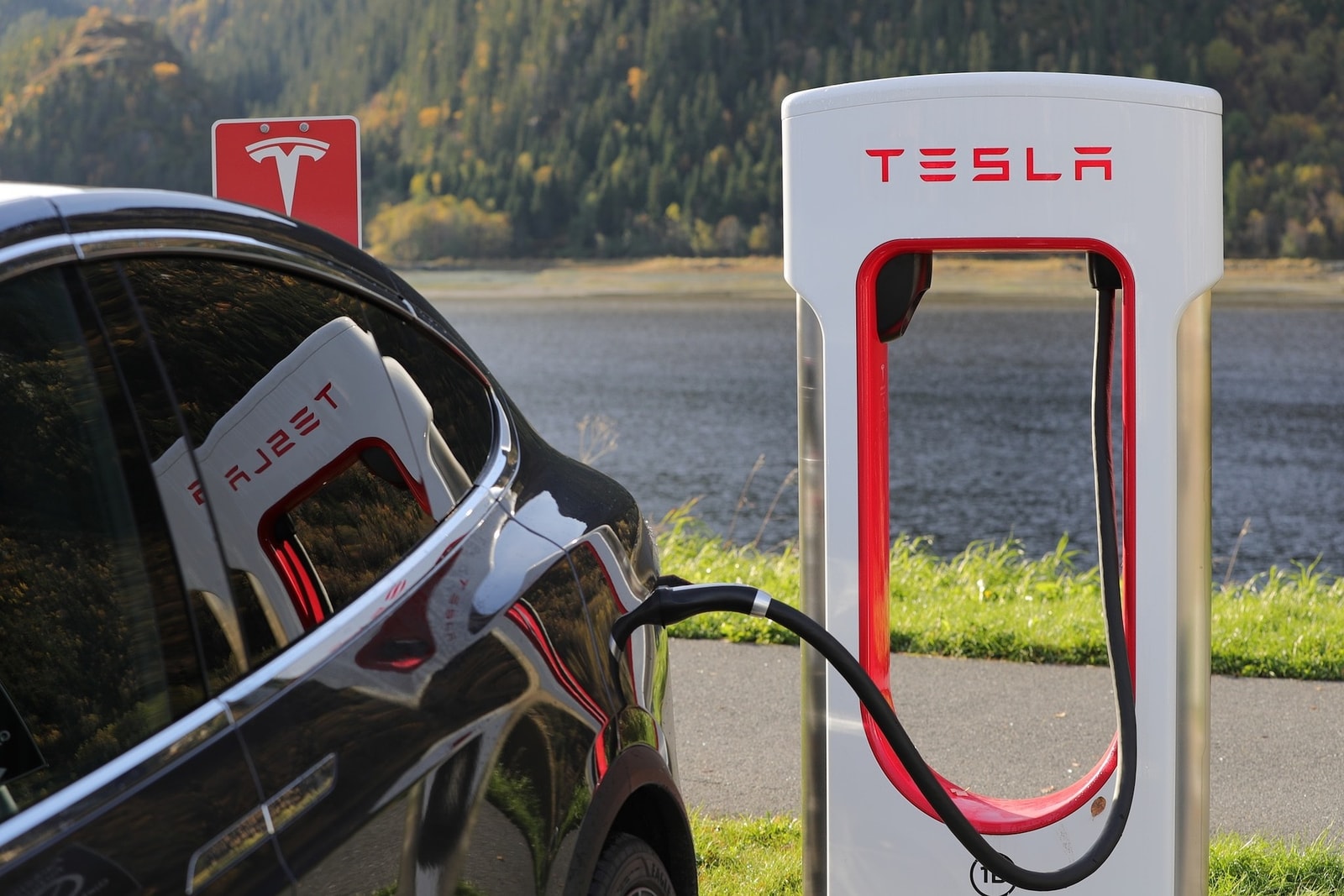 Chiny zwalają z nóg potężnym akumulatorem litowo-jonowym. Tesla daleko, oj daleko w tyle