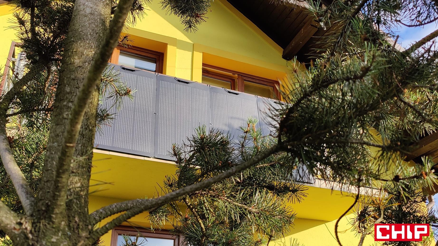 Zmieniłem swój balkon w domową elektrownię. Oto pierwsza taka instalacja fotowoltaiczna na rynku