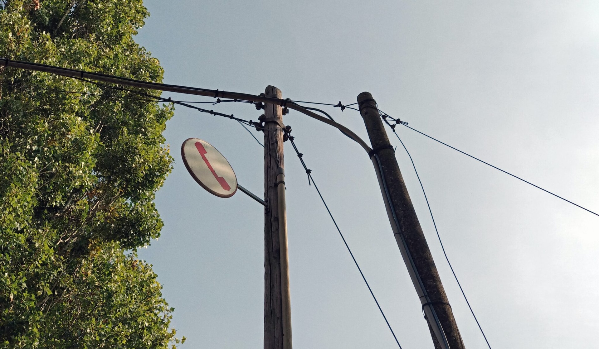 Stara instalacja telefoniczna groźna dla zdrowia. Telekomy mają problem