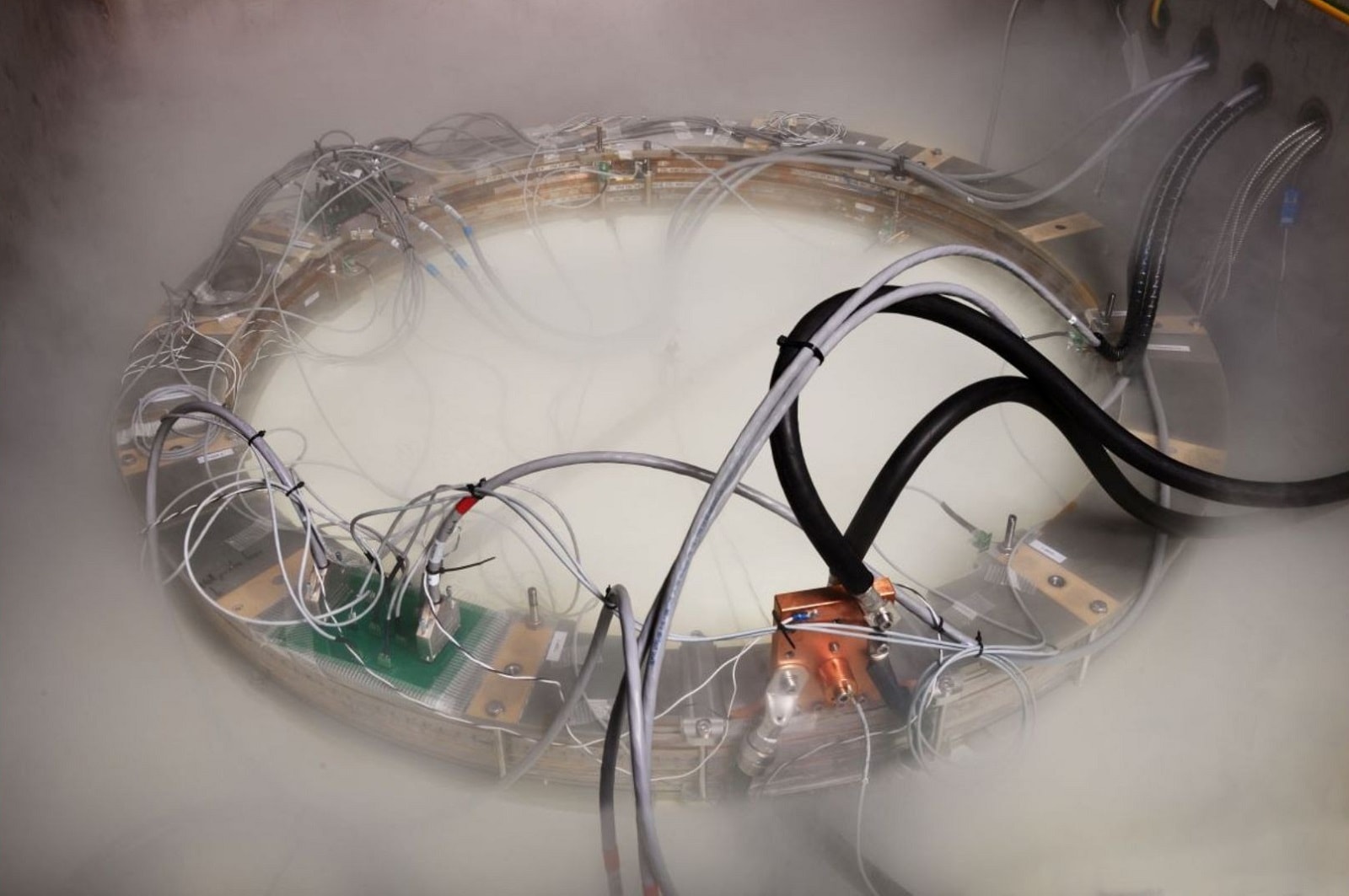 Tokamak Energy ogłasza przełom dot. fuzji jądrowej i zostawia konkurencję w tyle dzięki nowej technologii