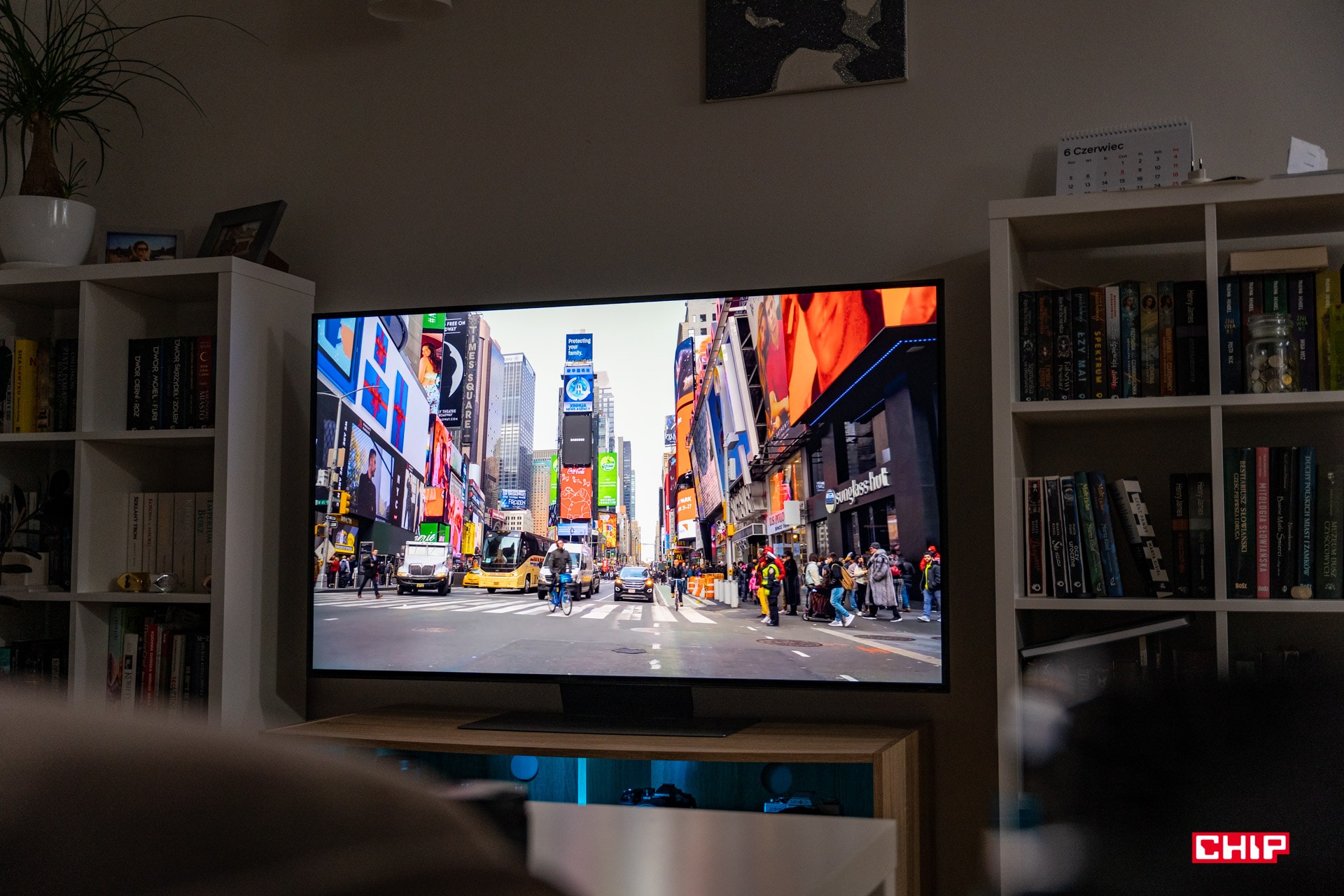 LG 55QNED823 to uniwersalny telewizor do każdego salonu