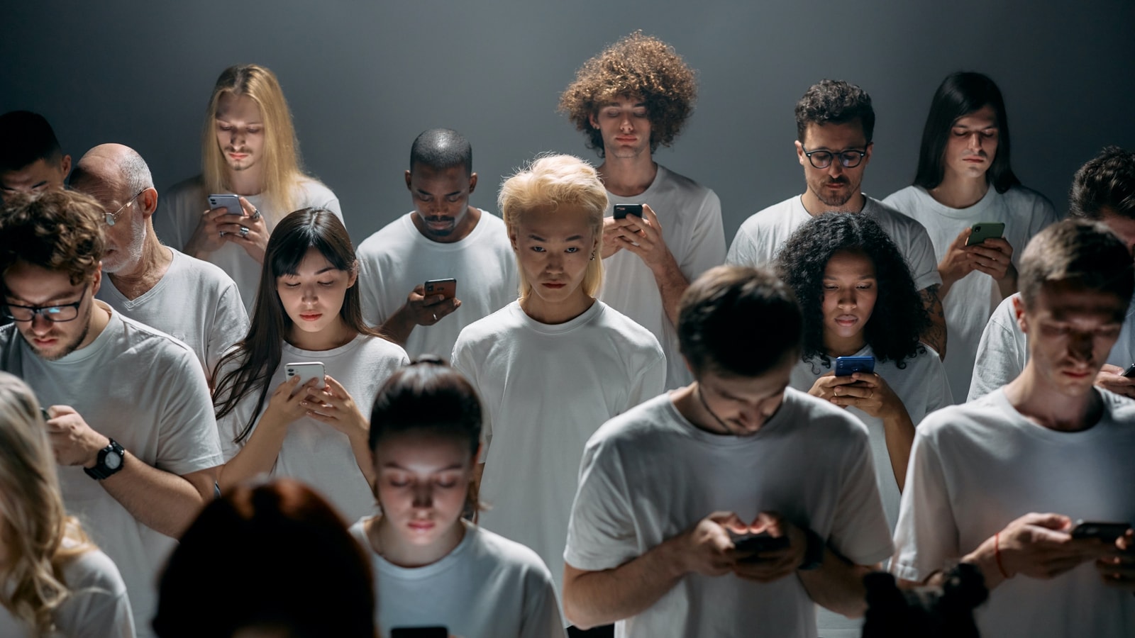 Polacy nie dbają o swój wzrok. Dlatego smartfony Honor 90 robią to za nich