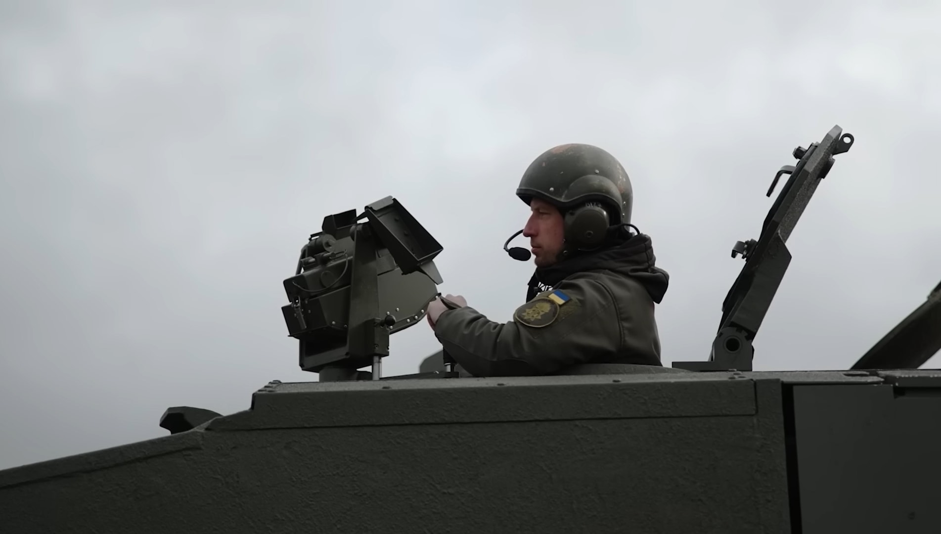 Ma osiem wielkich kół i ogromne działo. Ukraina pokazała nową artylerię Bogdana