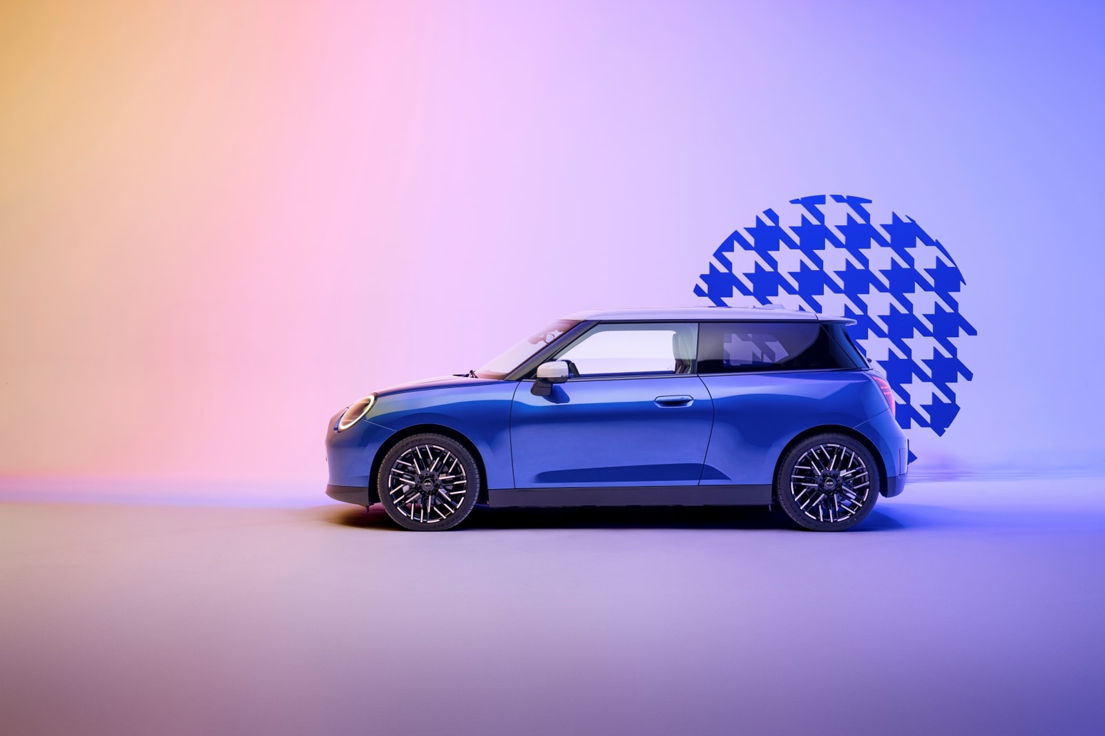 Małe Mini i duże Mini. Nowy Cooper i Countryman to najciekawsze elektryki, jakie możesz kupić
