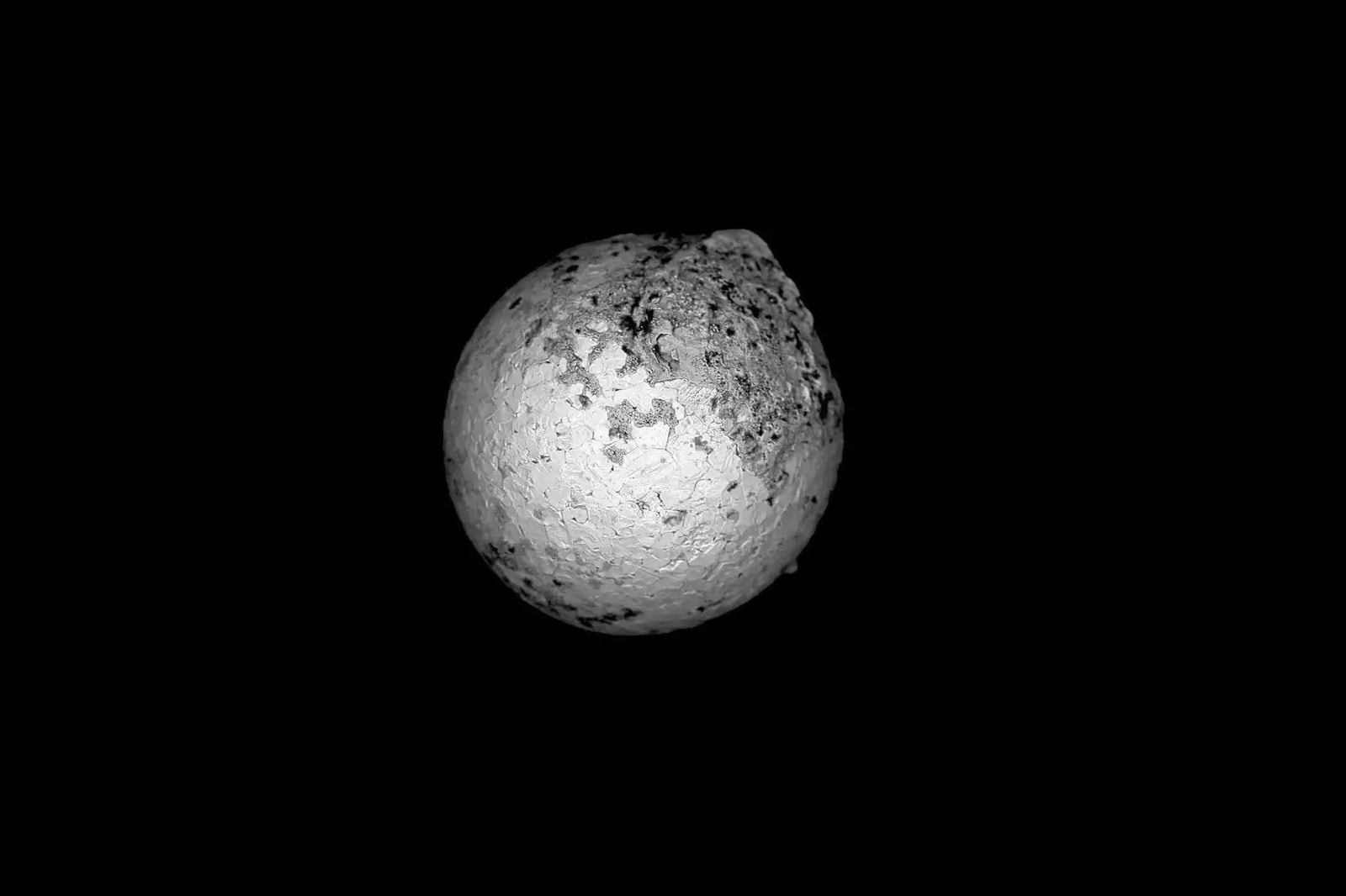 Do oceanu wpadł tajemniczy obiekt. Jego skład nie pasuje do materiałów występujących w Układzie Słonecznym