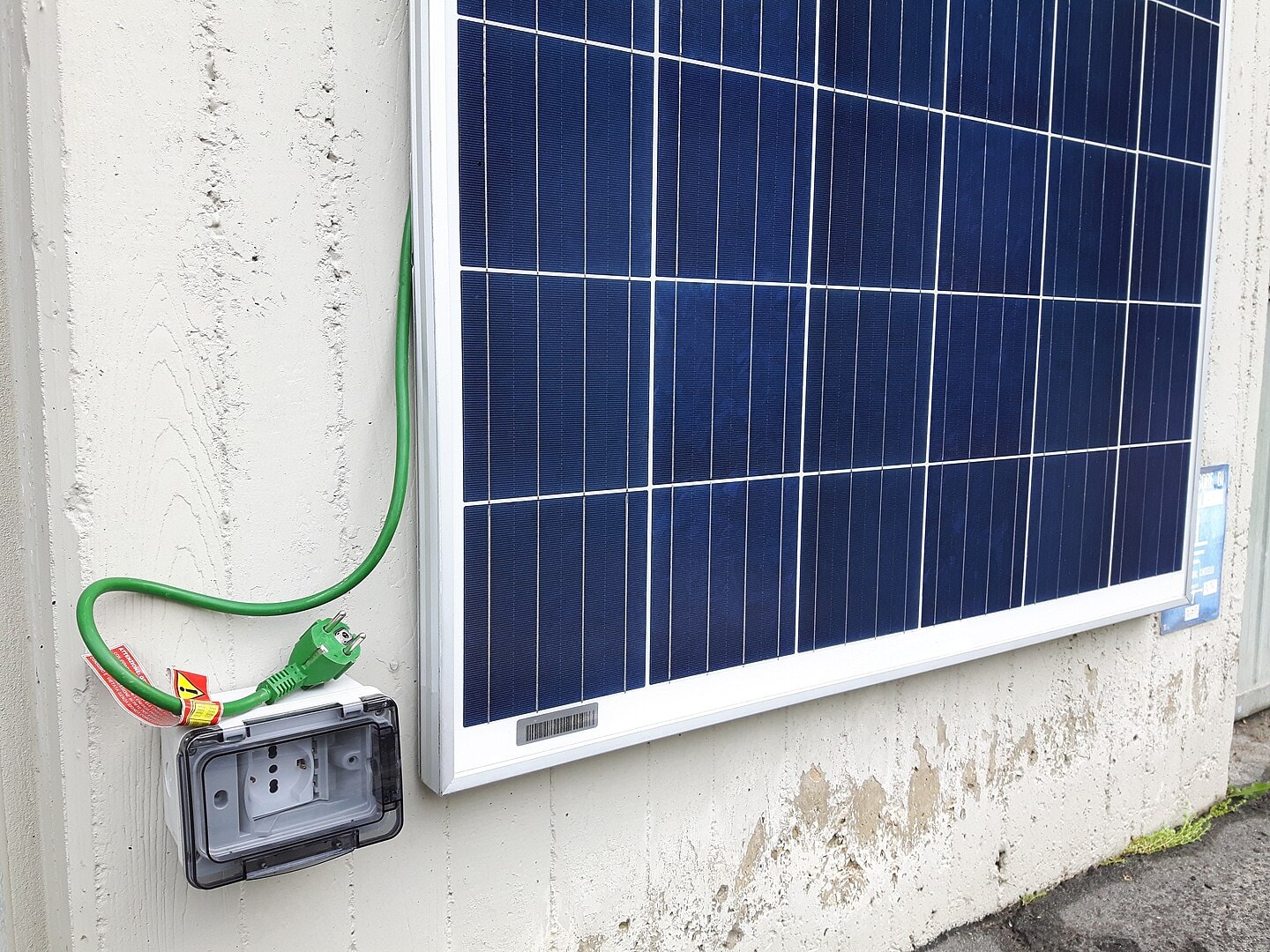 Przykładowe ogniwo fotowoltaiczne / źródło: Wikimedia Commons, CC-BY-SA-4.0
