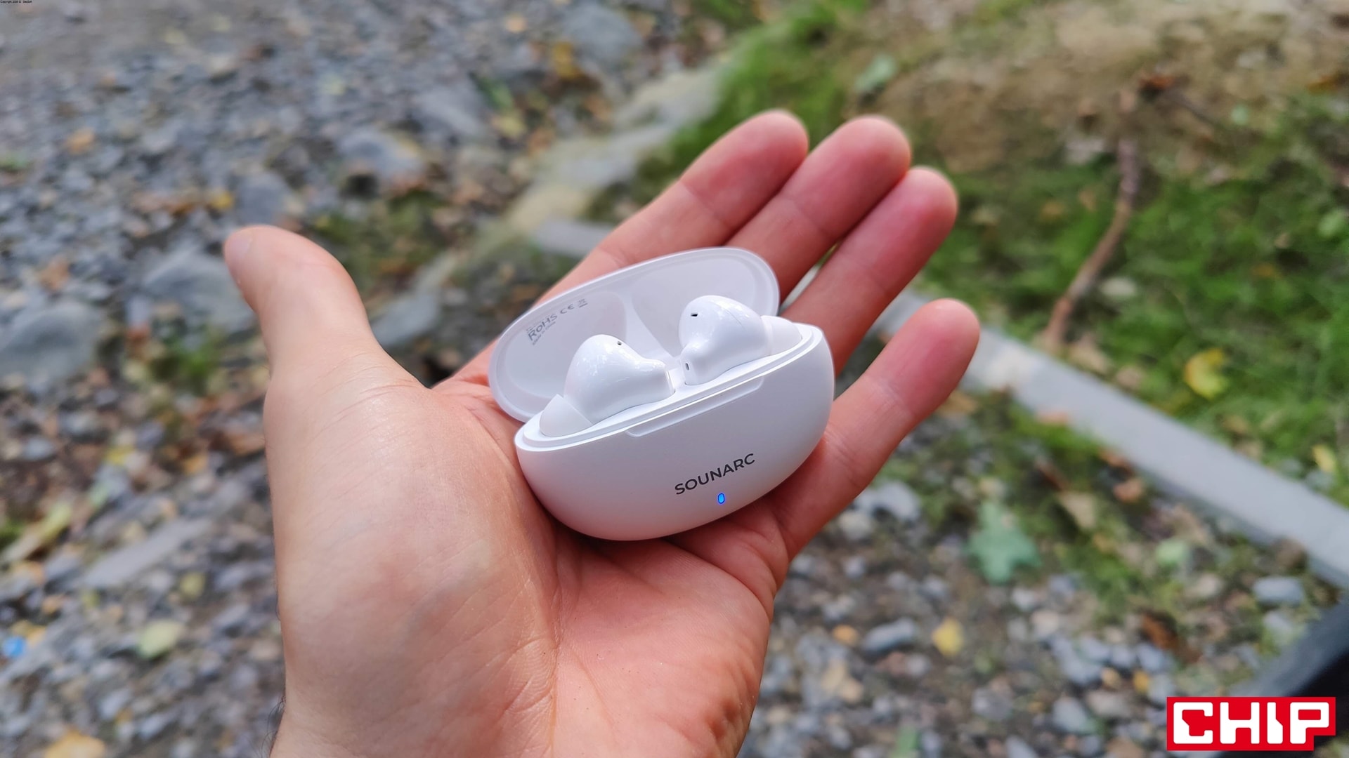 Bezprzewodowe słuchawki za pięć dyszek? Sprawdziłem, co potrafią Sounarc