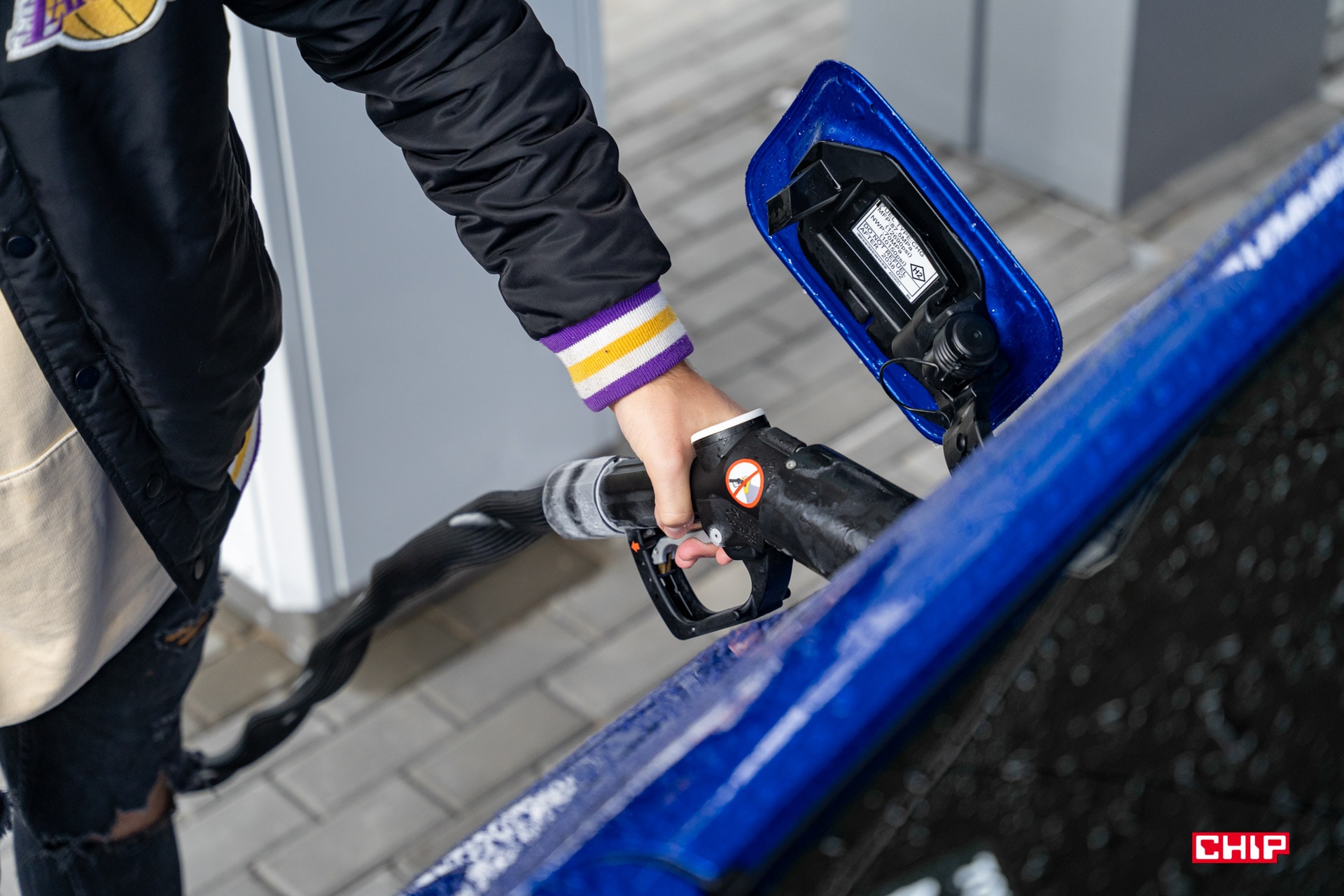 Czym zastąpić benzynę? Trzech gigantów zmierzy się z paliwem jutra