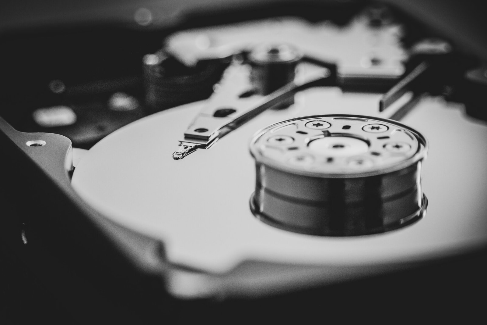 Dziadku, a co to HDD? Kłopoty tej firmy kolejnym gwoździem do trumny rynku dysków talerzowych