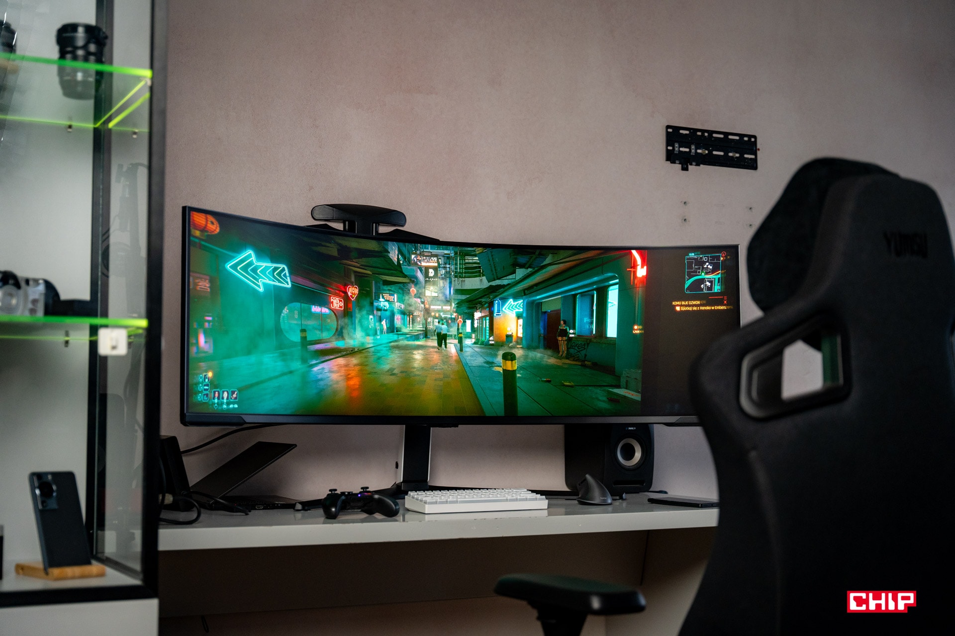 Sprawdziłem, jak gra się na monitorze 32:9. Czy ultrapanoramiczny monitor do gier ma sens?