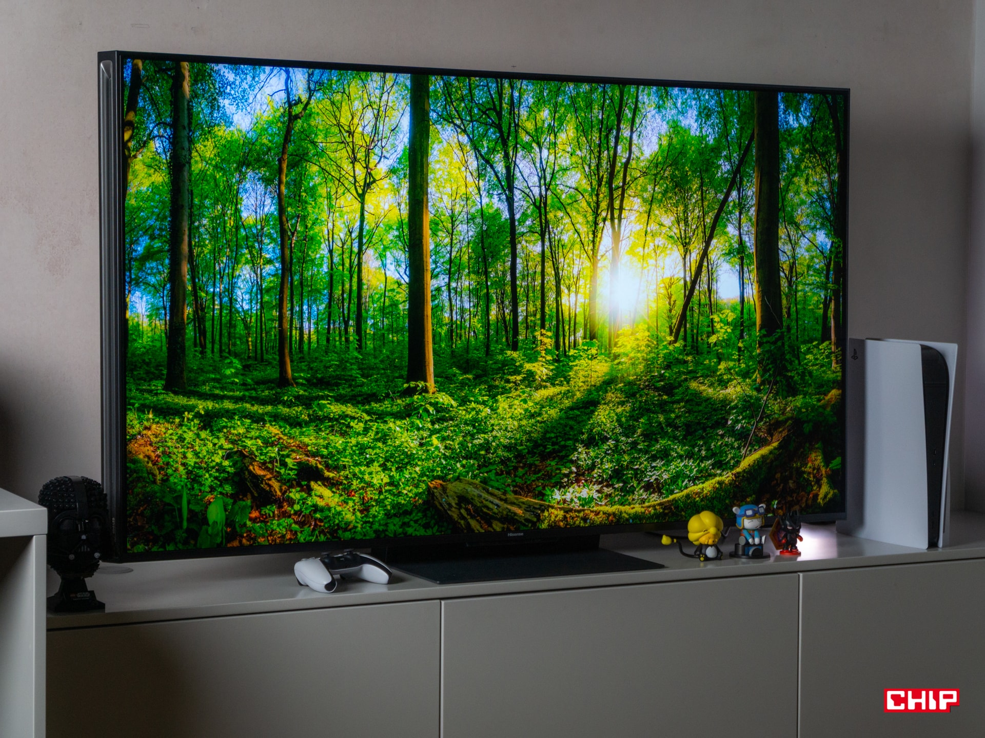 Hisense 65UXKQ – waga ciężka z przyjazną twarzą i nokautującym dźwiękiem