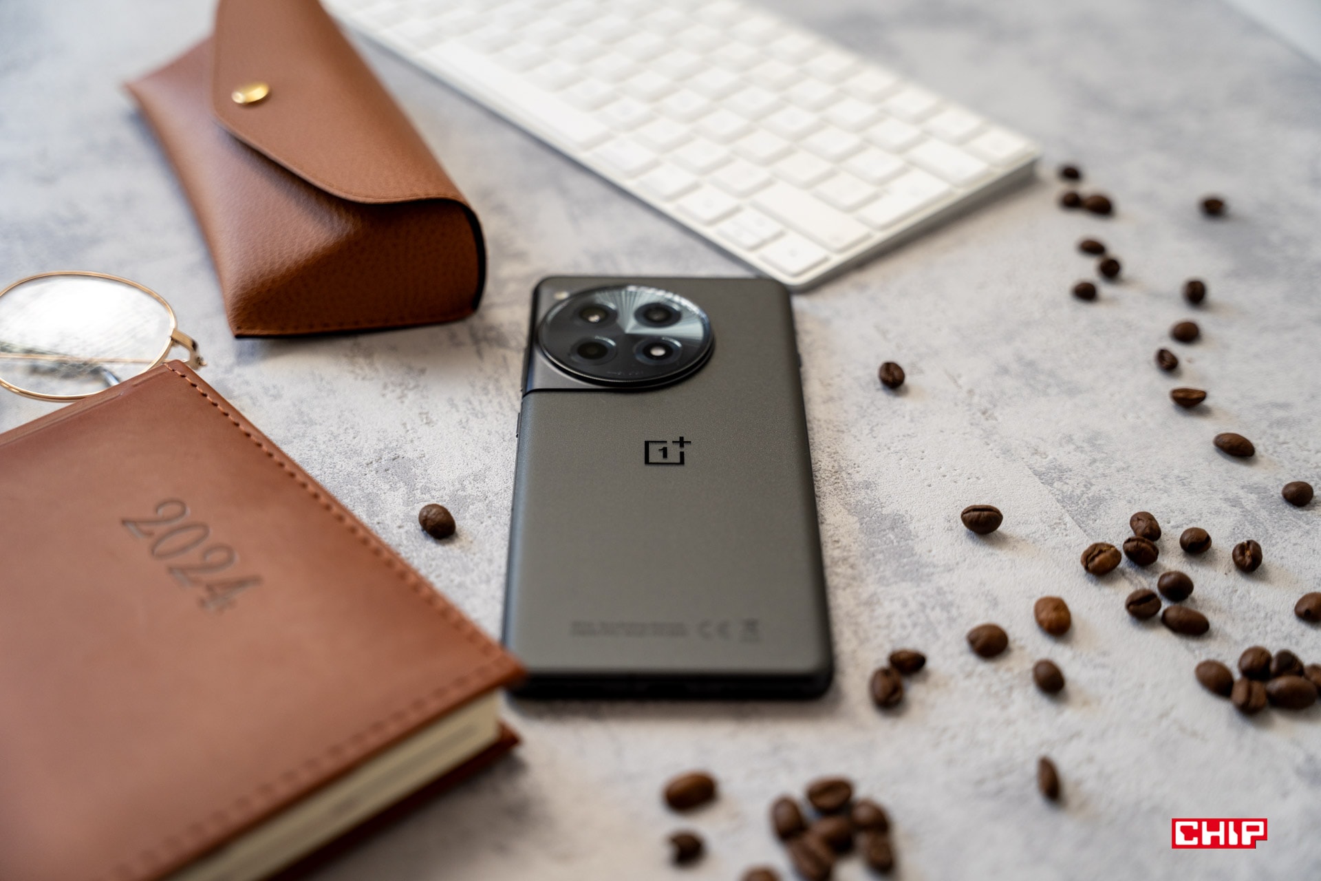 OnePlus 12R zyskuje solidną aktualizację OxygenOS 15