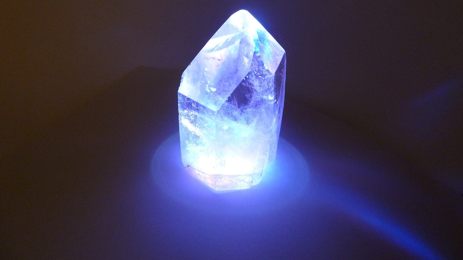 Chiny tworzą największy kryształ laserowy świata. Nowa era broni energetycznej?