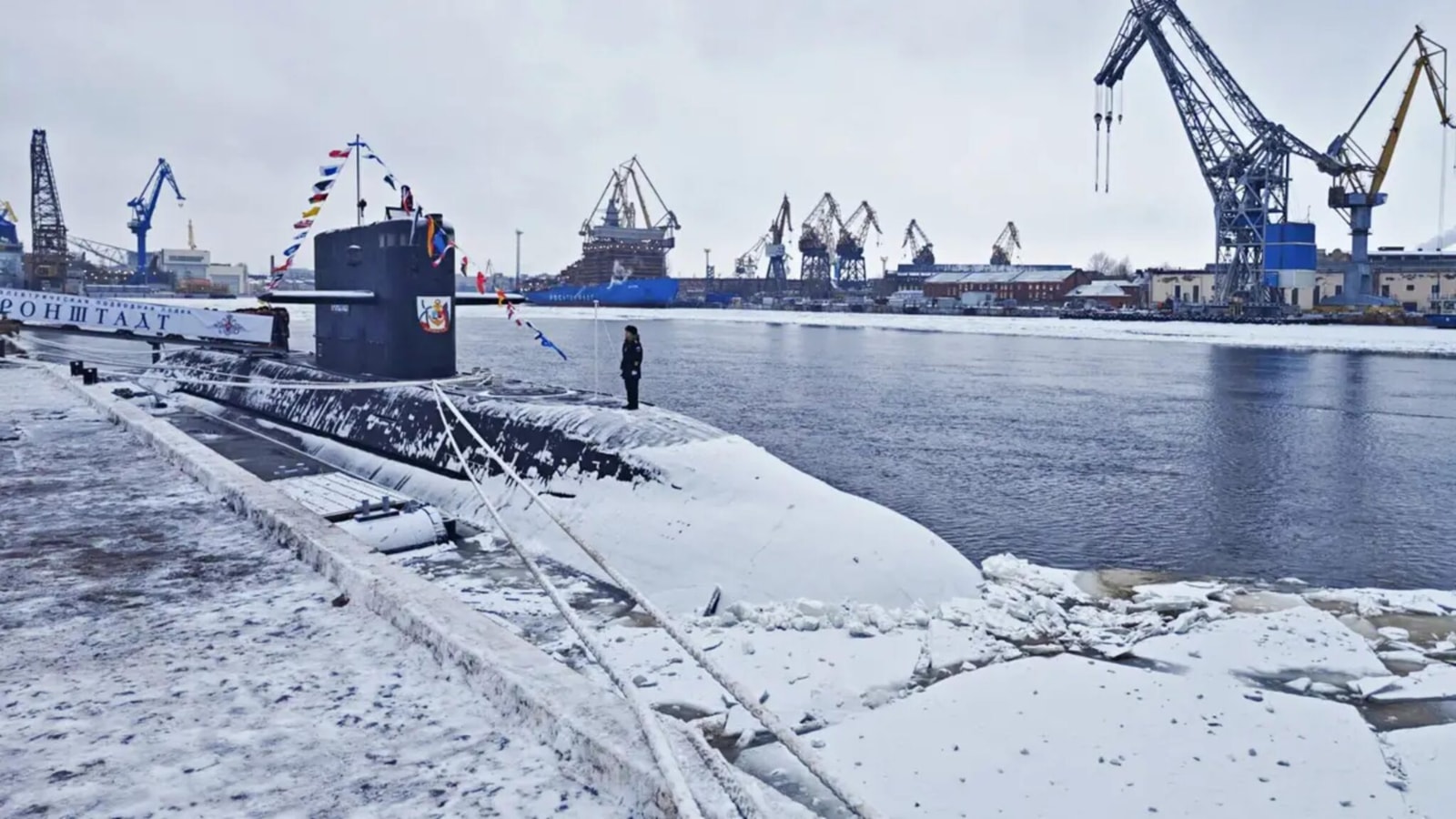 Pierwszy okręt podwodny projektu 677 już na służbie. Jak wiele zmienia Kronstadt?